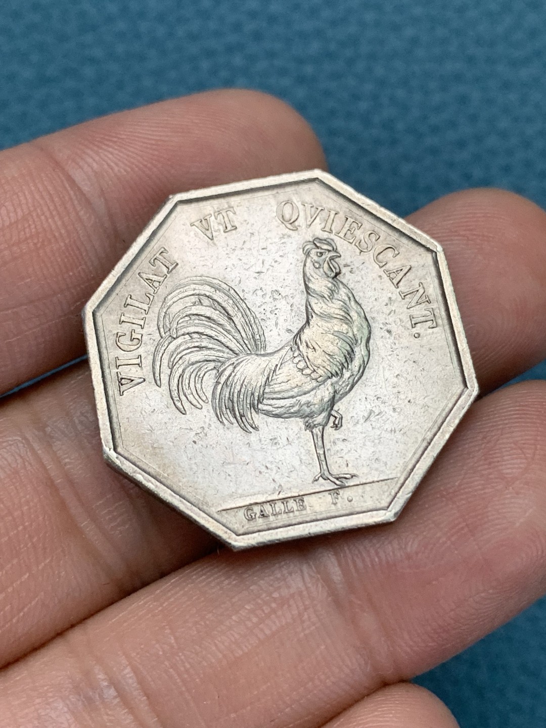 《竞宝斋》第157场-法国八角与章 专场！周日，周一，周四 3场 (全场包邮) 法国八角银质代币，警察和宪兵，10.87g，29.7mm，早期无边铭