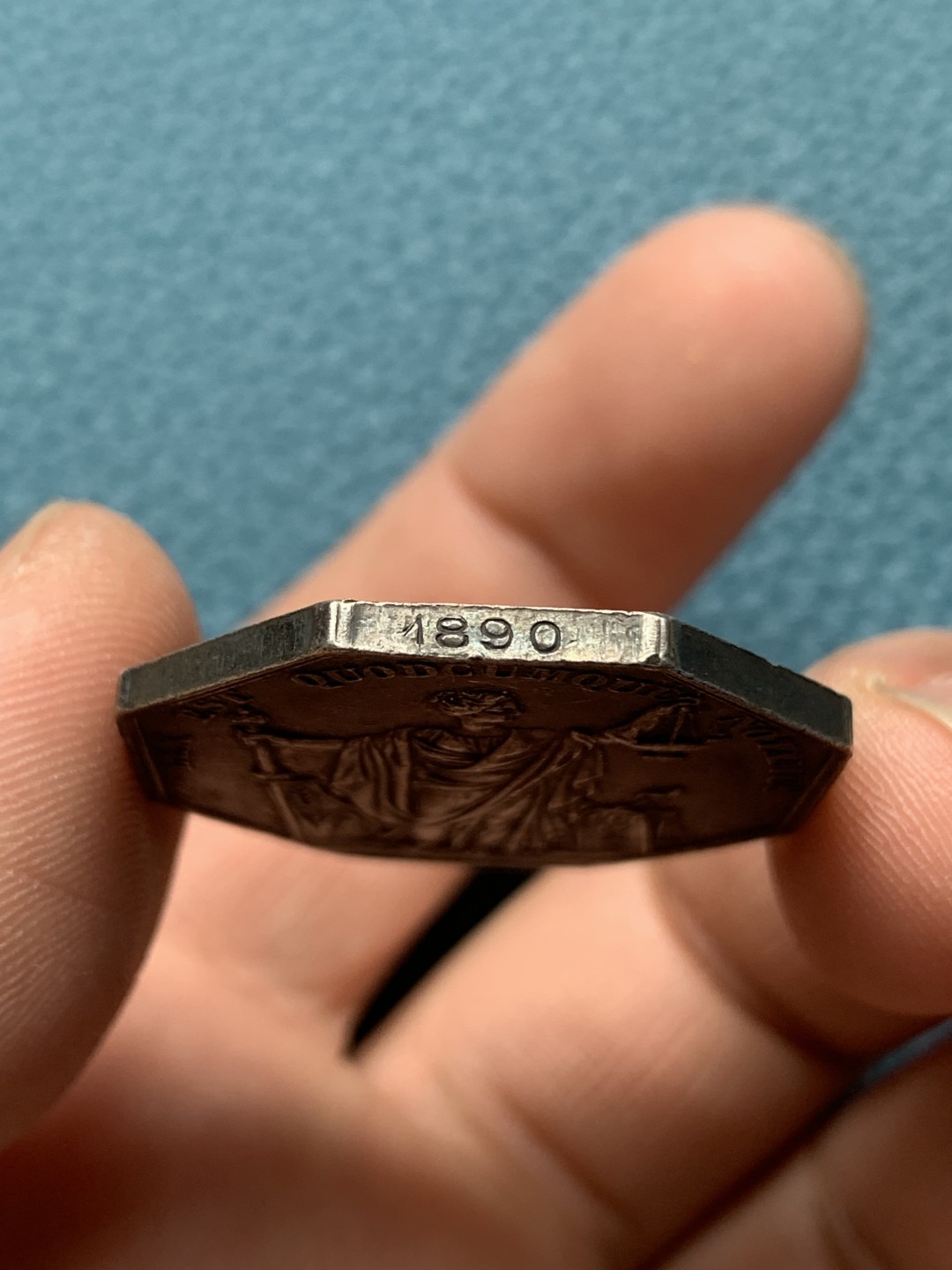 《竞宝斋》第157场-法国八角与章 专场！周日，周一，周四 3场 (全场包邮) 法国 1890 马赛 公证处 银质八角代币 细节不错 14克 30.9对边直径 原味包浆