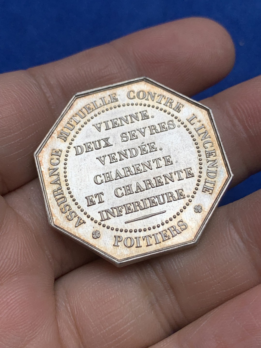 《竞宝斋》第157场-法国八角与章 专场！周日，周一，周四 3场 (全场包邮) 法国八角银质代币，火灾保险公司，19.07g，35mm，蜜蜂边铭，金色包浆，底板漂亮