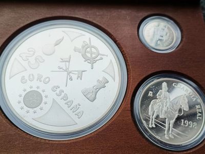 瓶子🏺第88期拍卖会 - 西班牙1998年欧元大银币精制套币  三枚币重量分别为168.75克33.62克6.72克