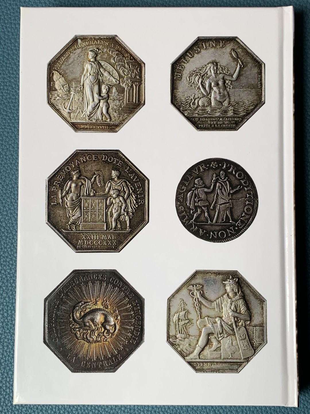 《竞宝斋》第157场-法国八角与章 专场！周日，周一，周四 3场 (全场包邮) 法国 1991年 JETONS 代币目录 所见最新版本 版别详尽 厚达349页 一本在手 八角我有 权威绝版目录 都是全新的 多本随机发