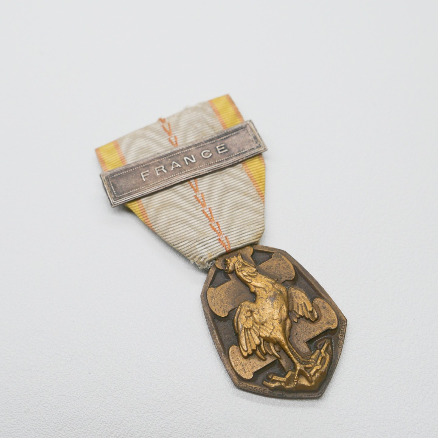 交易所2023-4-22群拍 法国二战奖章，“法国”条，铜质