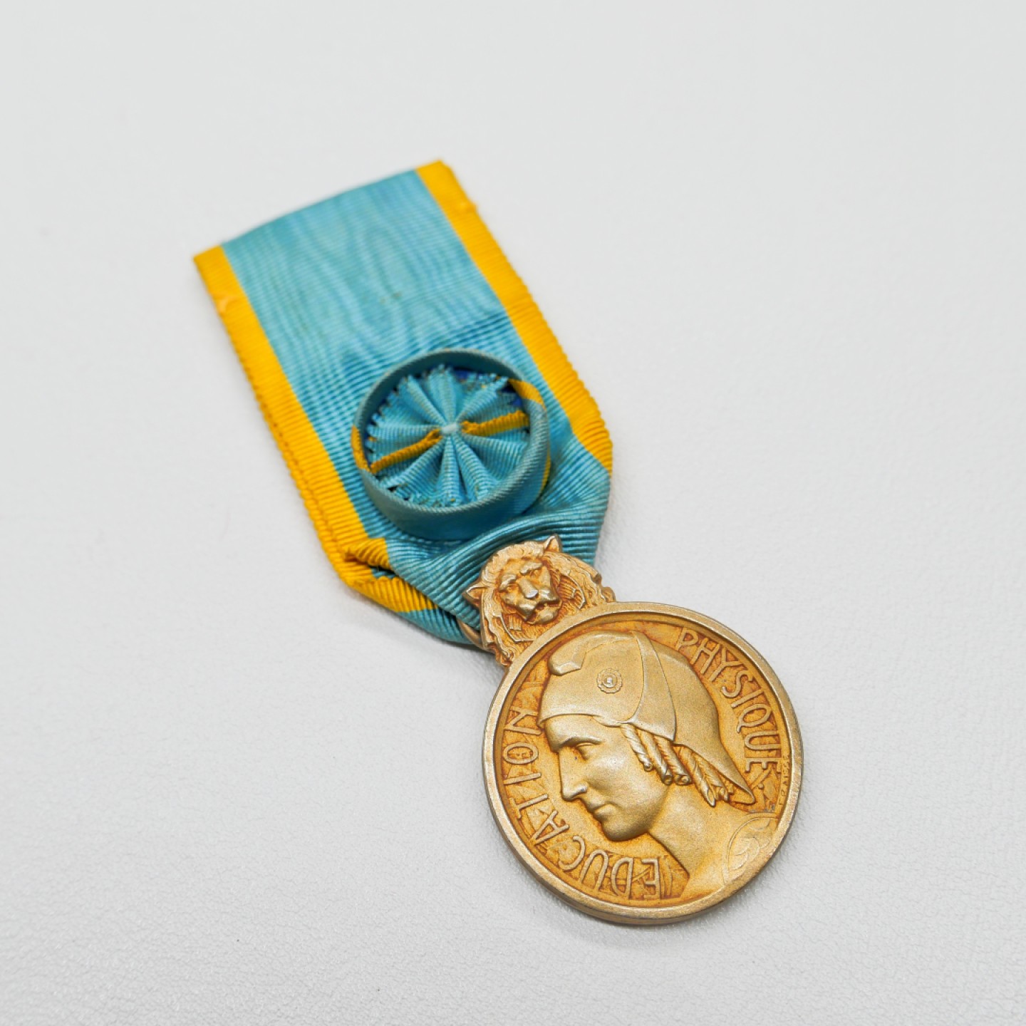 交易所2023-4-22群拍 法国军官级体育奖章，银质镀金