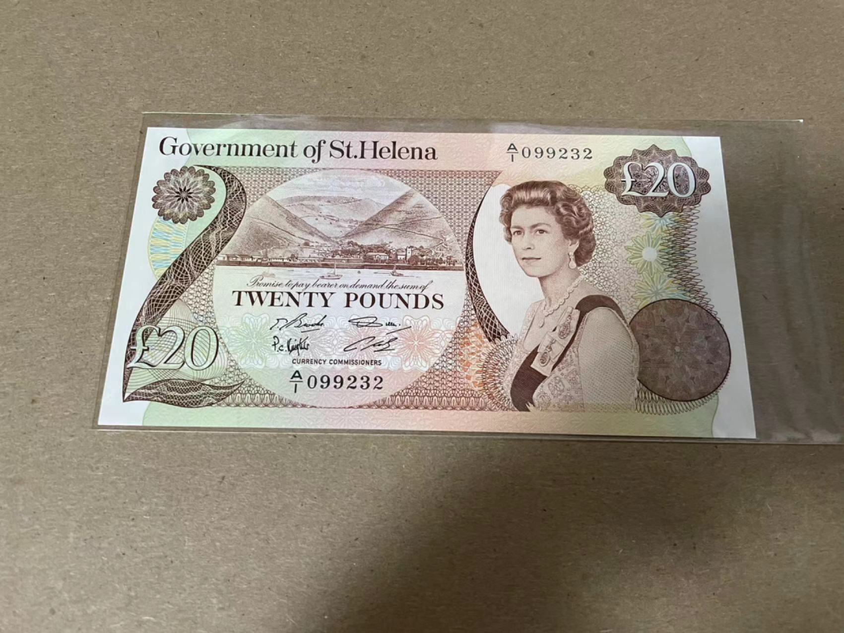 【Blue Auction】✨世界纸币精拍第316期——周日畅拍场 【初版 A1首发冠】圣赫勒拿1986年20镑  女王  全新UNC 