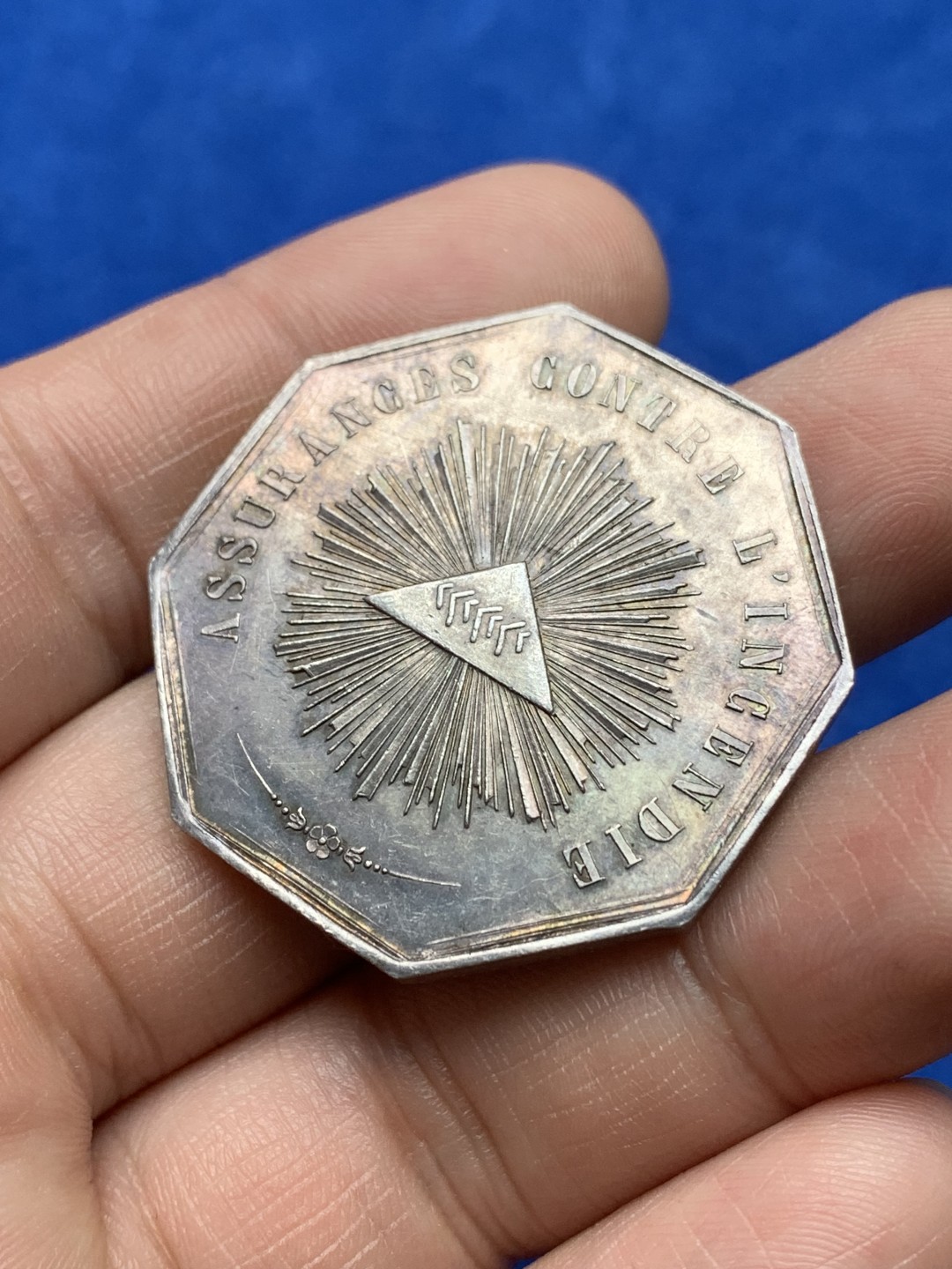 《竞宝斋》第157场-法国八角与章 专场！周日，周一，周四 3场 (全场包邮) 法国八角银质代币，1838年普罗维登斯保险，20.52g，36.8mm，蜜蜂边铭，希伯来文写着耶和华名字在三角形上