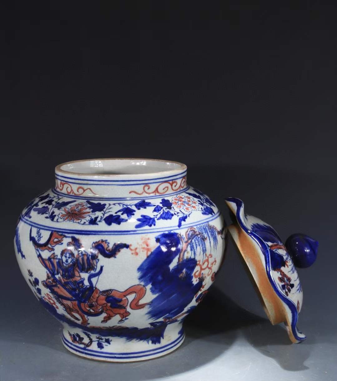 旧藏 大元国至正八年元青花釉里红饰鬼谷子下山人物荷叶盖罐一对