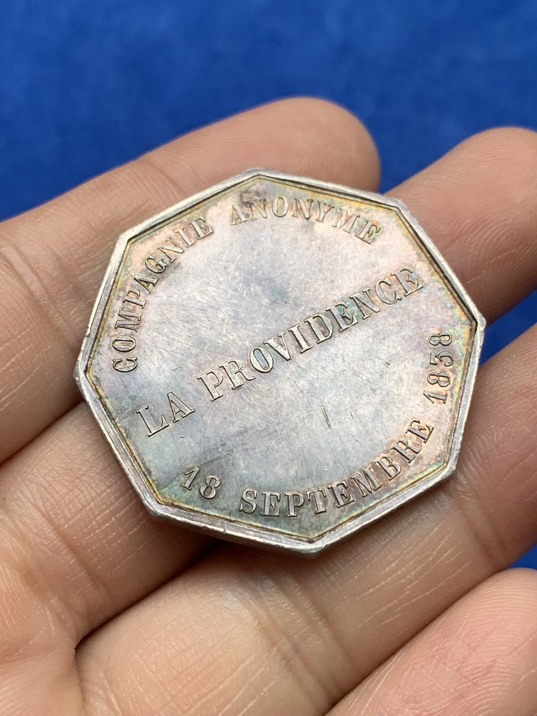 《竞宝斋》第157场-法国八角与章 专场！周日，周一，周四 3场 (全场包邮) 法国八角银质代币，1838年普罗维登斯保险，20.52g，36.8mm，蜜蜂边铭，希伯来文写着耶和华名字在三角形上