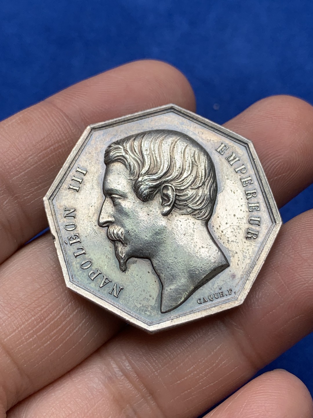 《竞宝斋》第157场-法国八角与章 专场！周日，周一，周四 3场 (全场包邮) 法国八角银质代币，马赛商会，18.28g，35mm，手指边铭