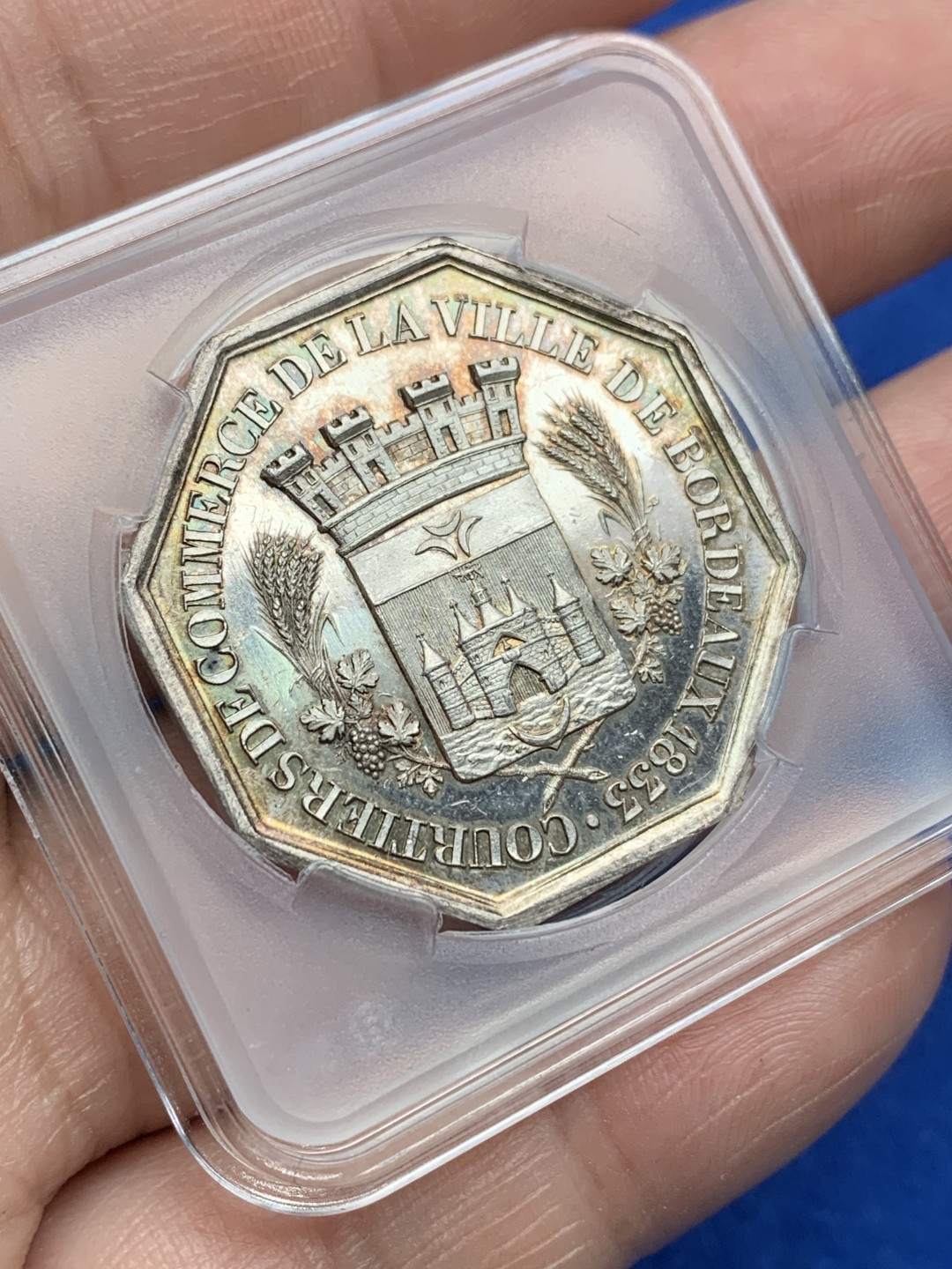 《竞宝斋》第157场-法国八角与章 专场！周日，周一，周四 3场 (全场包邮) 法国八角银质代币，波尔多贸易经纪人，12.34g，30.5mm，少见早期手指边铭，细节丰富