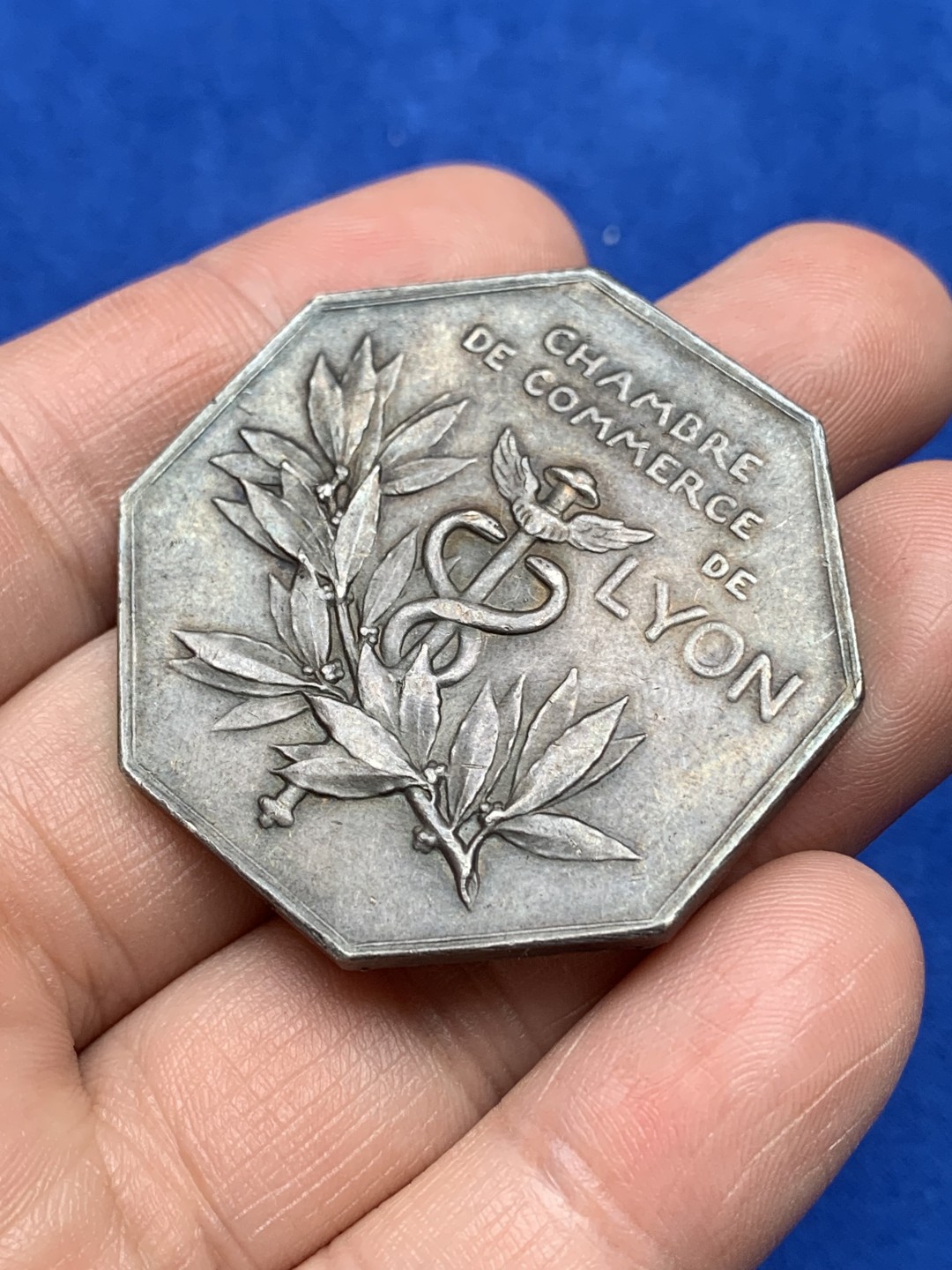 《竞宝斋》第157场-法国八角与章 专场！周日，周一，周四 3场 (全场包邮) 法国八角银质代币，里昂商会，34.81g，41.7mm，丰饶角边铭