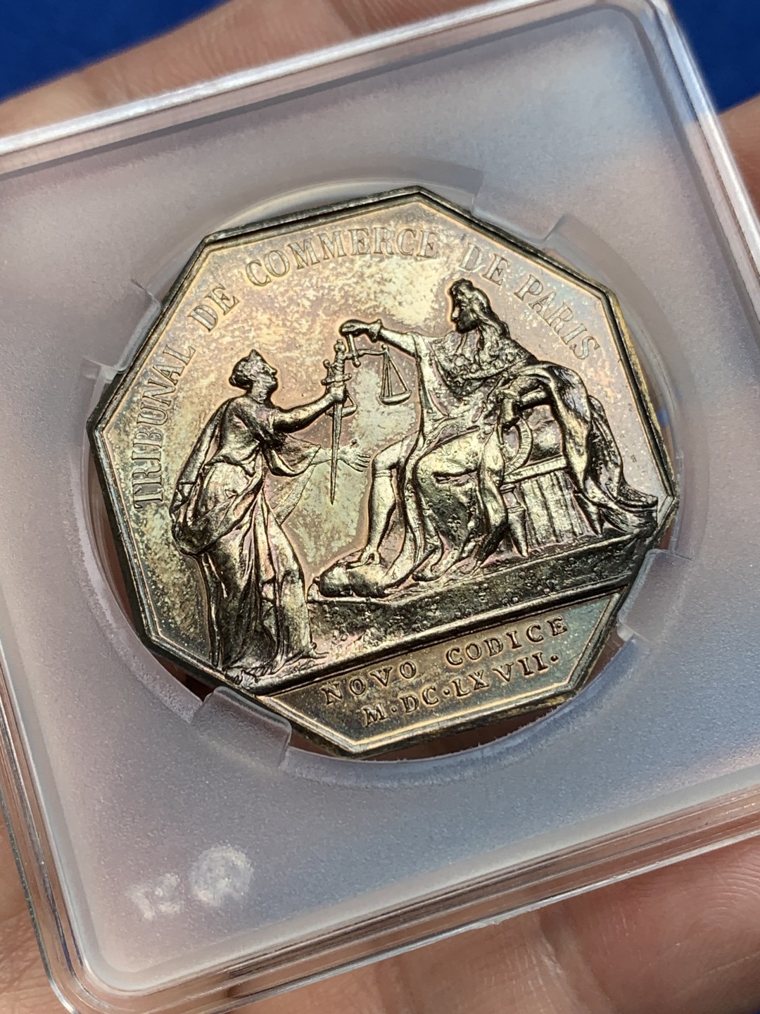 《竞宝斋》第157场-法国八角与章 专场！周日，周一，周四 3场 (全场包邮) 法国八角银质代币，巴黎法律和商业法庭，正面是米歇尔，16世纪法国律师、外交官，背面是正义女神向太阳王路易十四获取她的利剑和天平，25.47g，36.3mm，丰饶角边铭，镀金