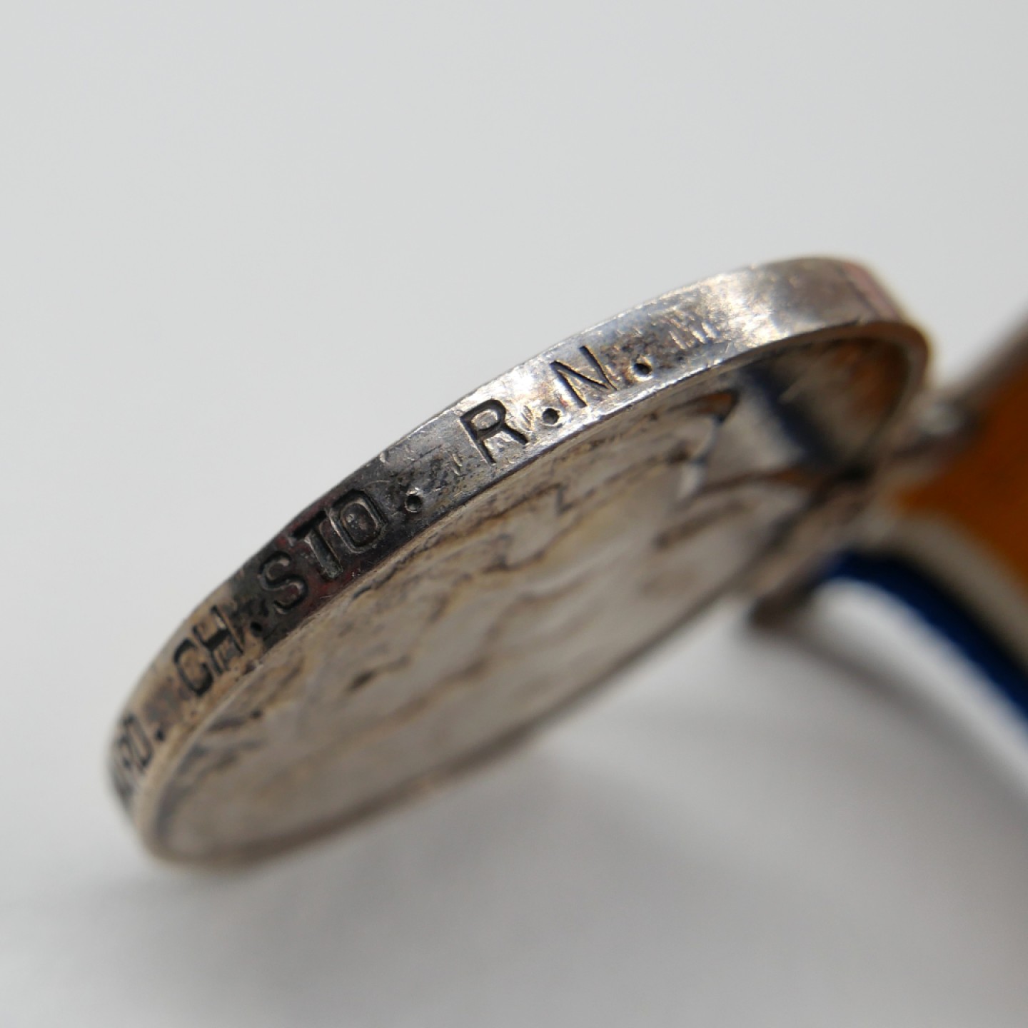 交易所2023-4-22群拍 英国一战奖章，银质，授予皇家海军霍华德，此人参与中国近代史重要转折