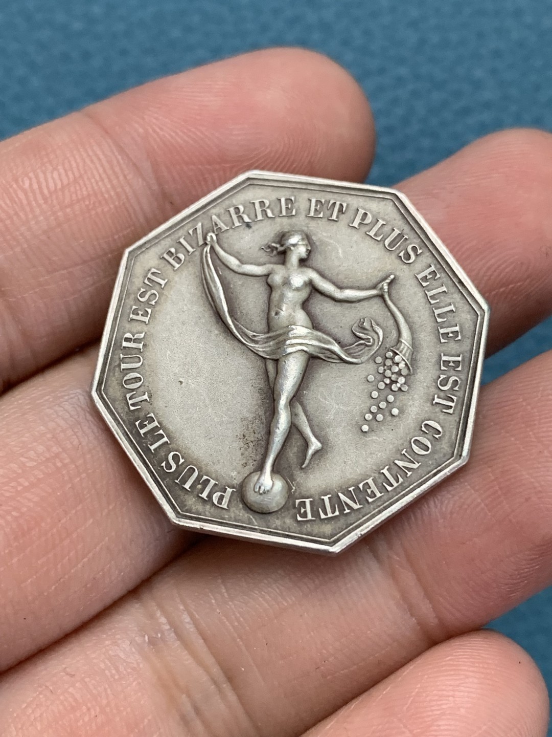 《竞宝斋》第157场-法国八角与章 专场！周日，周一，周四 3场 (全场包邮) 法国八角银质代币，双面神亚努斯系列之爱情婚姻信物，12.7g，31mm，丰饶角边铭