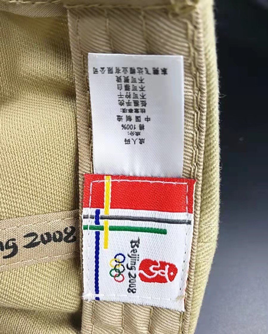 北京2008年奥运会纪念款棒球帽，纯棉，收佩戴均可。可以调节大小，均码，奥运特许商品，极好体育题材收藏品。