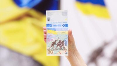【海寕潮】乌克兰2023年发行俄乌战争1周年纪念钞，信封包装发行量9万多张