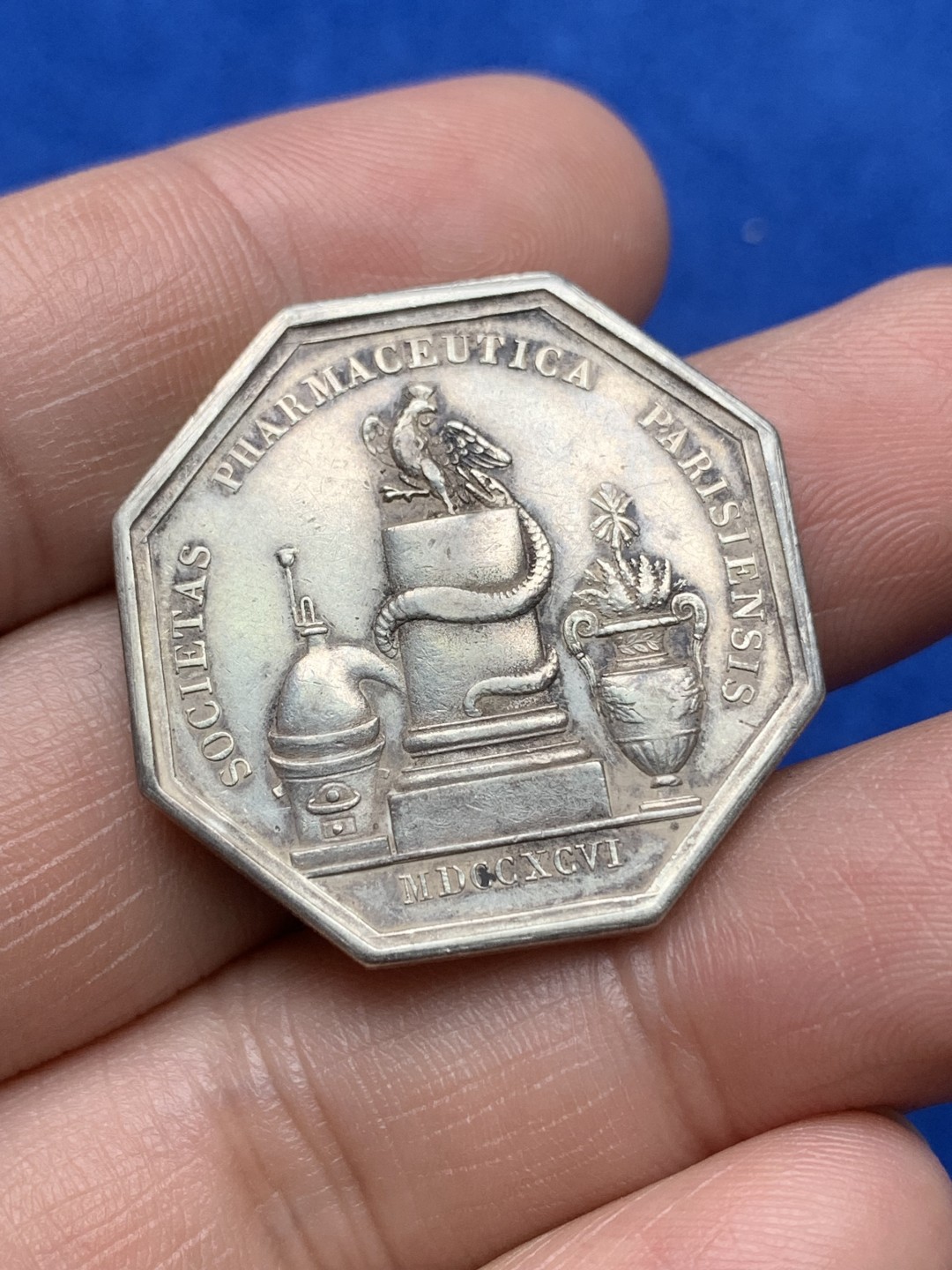 《竞宝斋》第157场-法国八角与章 专场！周日，周一，周四 3场 (全场包邮) 法国八角银质代币，巴黎医学协会，15.27g，30.5mm，无边铭，