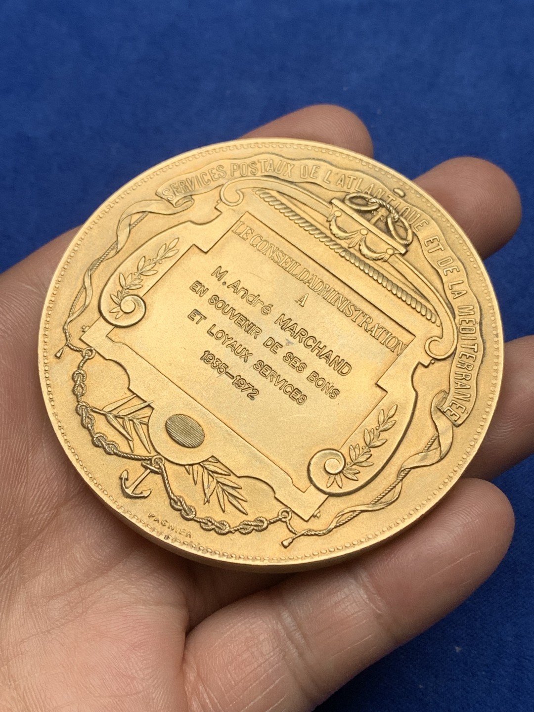 《竞宝斋》第157场-法国八角与章 专场！周日，周一，周四 3场 (全场包邮) 法国镀金银章，跨大西洋运输公司，航海和商业之神围绕着一艘椭圆的船，船停在锚上，女神后面是大西洋彼岸纽约的自由女神，167.59g，68mm，密涅瓦银标