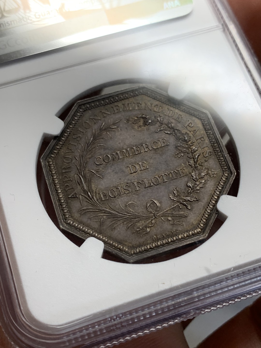 《竞宝斋》第157场-法国八角与章 专场！周日，周一，周四 3场 (全场包邮) NGC-MS64 法国 八角银质代币 浮木运输，正面是浮木运输的发明者让·鲁韦，背面由芦苇和橡树编织成的花环早期特色花边，1832年之前无边铭，底板干净，金黄老包浆