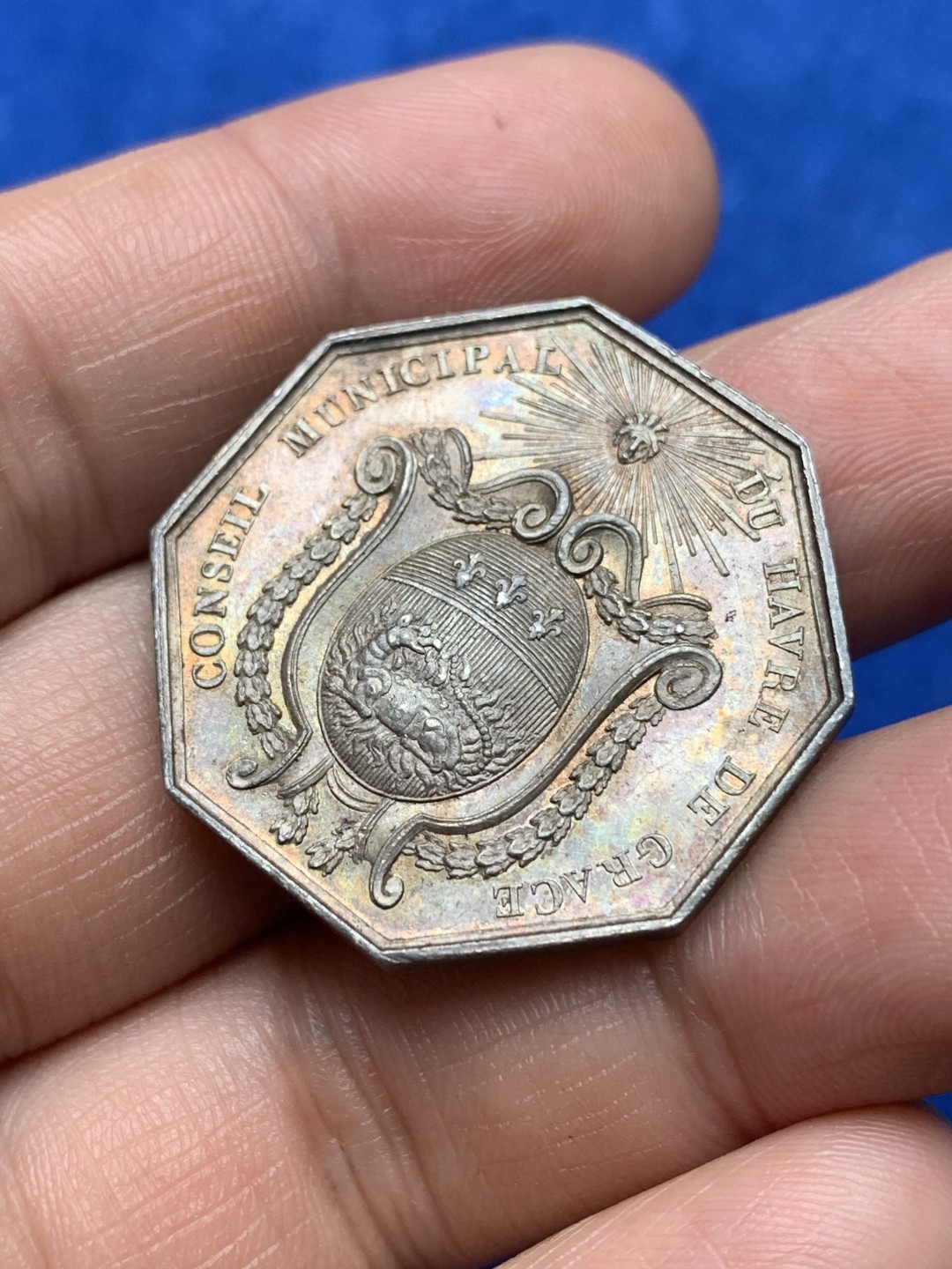 《竞宝斋》第157场-法国八角与章 专场！周日，周一，周四 3场 (全场包邮) 法国八角银质代币，1824年诺曼底地区勒阿弗尔市政委员会，正面路易十八，背面典型的地区火龙纹章，13.19g，31.8mm，早期无边铭，原味金黄包浆