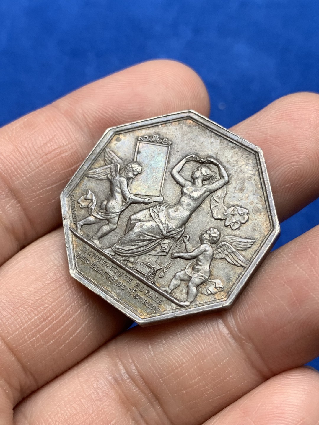 《竞宝斋》第157场-法国八角与章 专场！周日，周一，周四 3场 (全场包邮) 法国八角银质代币，圣戈班制镜公司，19.38g，32.3mm，少见早期油灯边铭