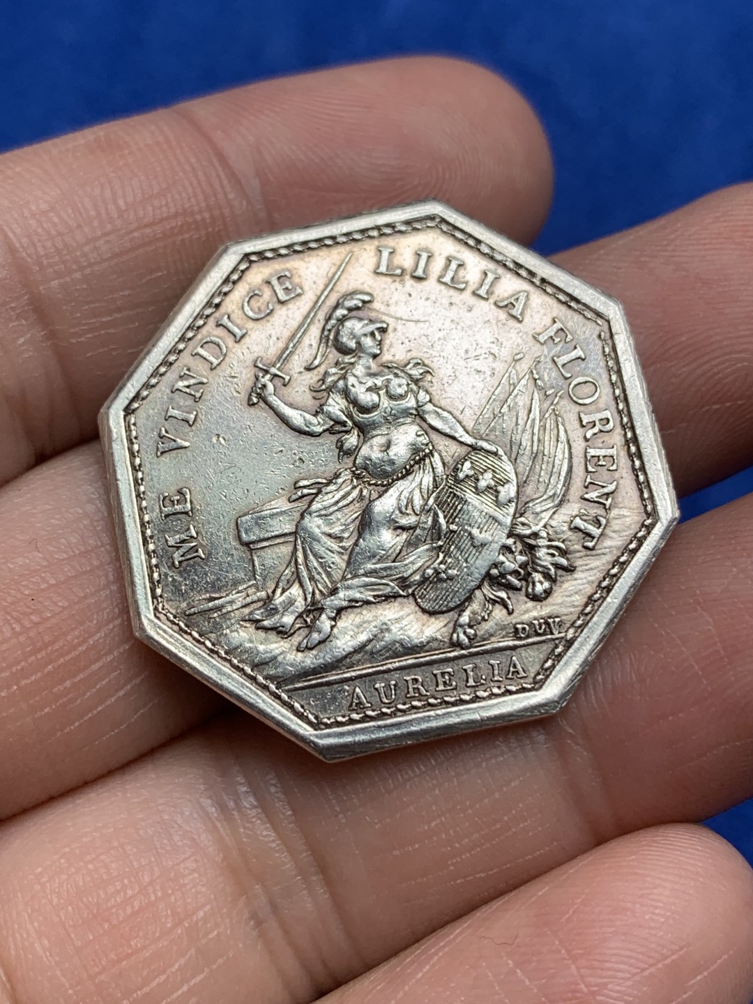 《竞宝斋》第157场-法国八角与章 专场！周日，周一，周四 3场 (全场包邮) 法国八角银质代币，1780年奥尔良市政厅，13.36g，32.4mm，早期无边铭，乾隆年的东西