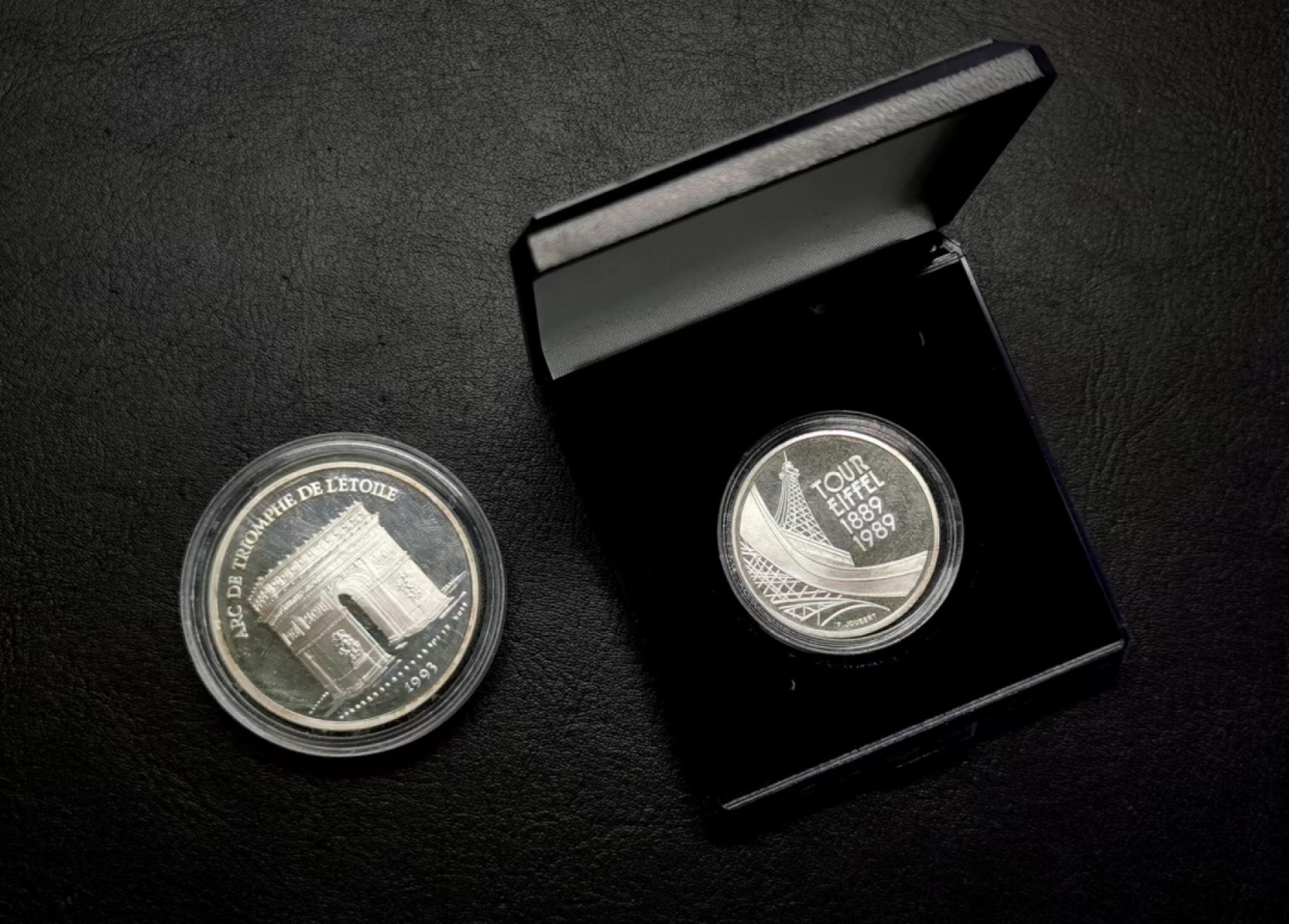 凡希社世界钱币微拍第二百三十六期 1889/1994法国埃菲尔铁塔&卢浮宫纪念银币两枚略雾化