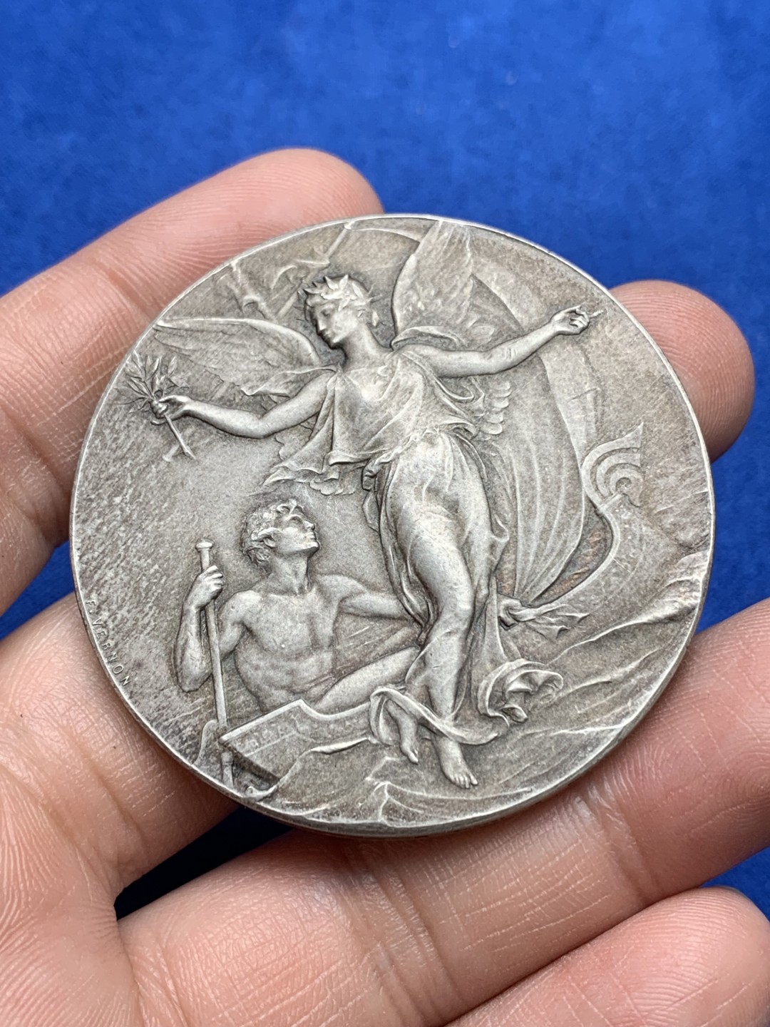 《竞宝斋》第157场-法国八角与章 专场！周日，周一，周四 3场 (全场包邮) 法国银章，法国游艇俱乐部，天使把桂冠赠予第一的男人，61.38g，50.3mm，野猪头银标