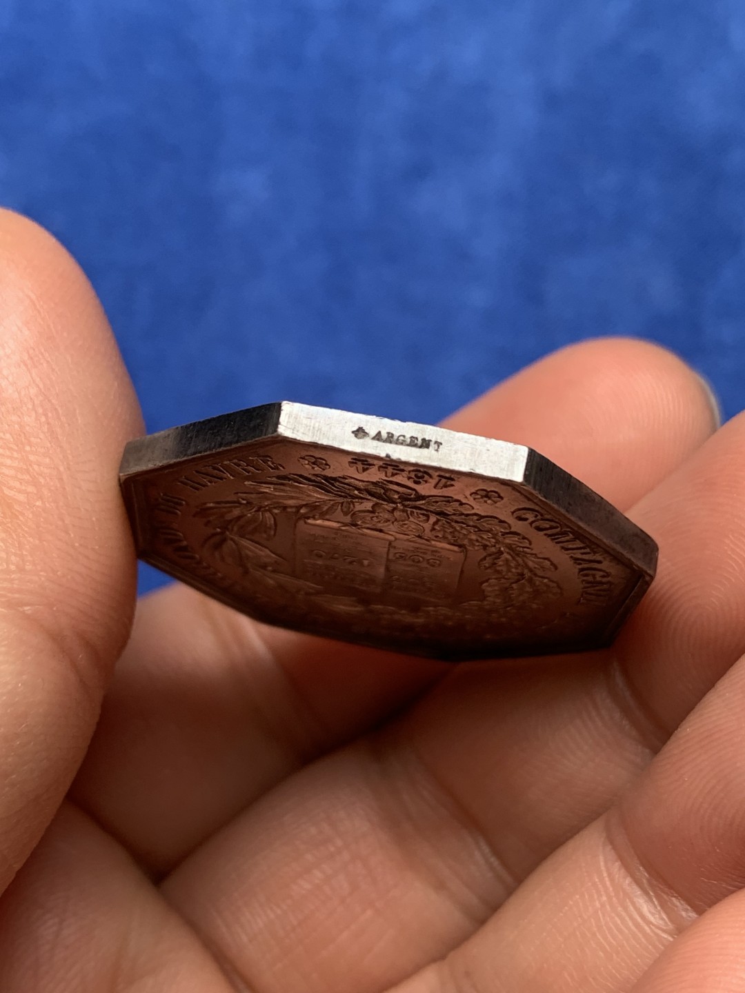 《竞宝斋》第157场-法国八角与章 专场！周日，周一，周四 3场 (全场包邮) 法国八角银质代币，勒阿弗尔地区公证人，正面分别是圣路易斯和查理大帝，高浮雕，18.97g，33.8mm，蜜蜂边铭，老包浆好味道