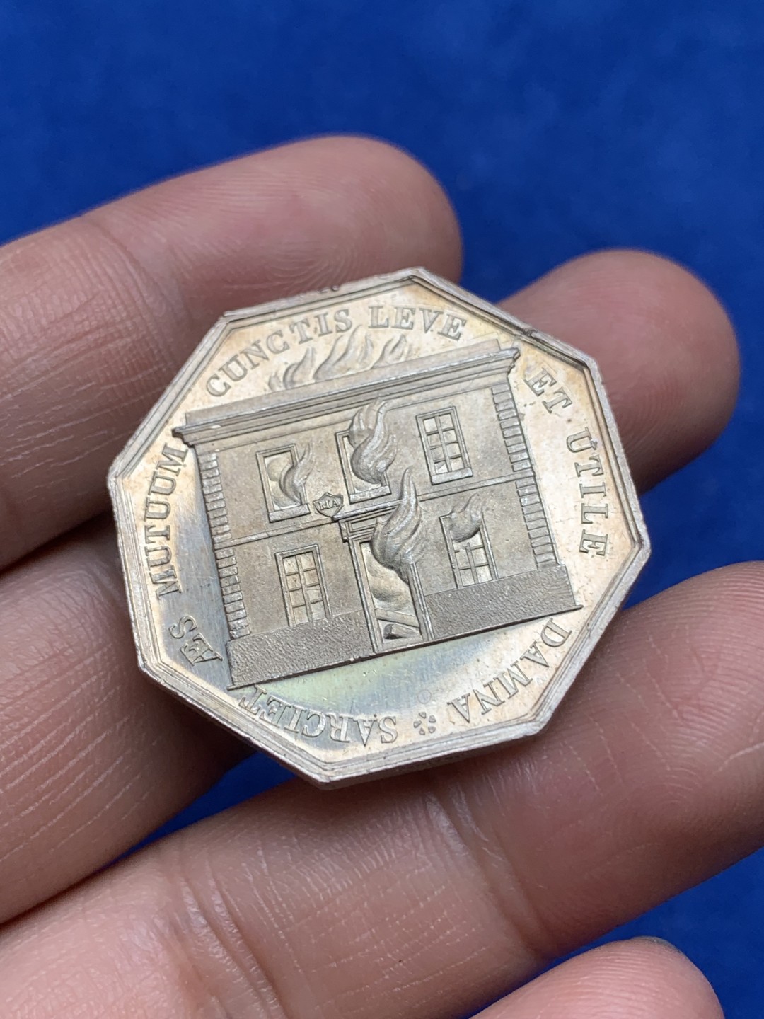 《竞宝斋》第157场-法国八角与章 专场！周日，周一，周四 3场 (全场包邮) 法国八角银质代币，火灾互助保险，11.63g，31.7mm，蜜蜂边铭