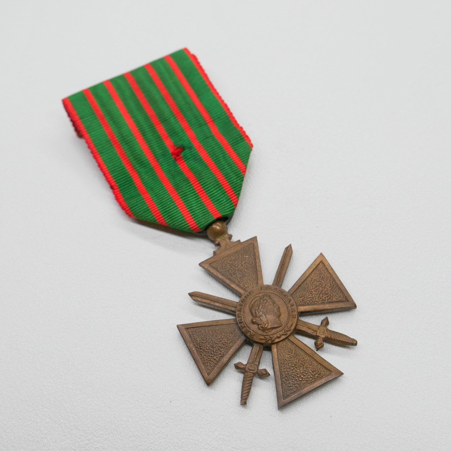 交易所2023-4-22群拍 法国一战战争十字奖章，1918版本