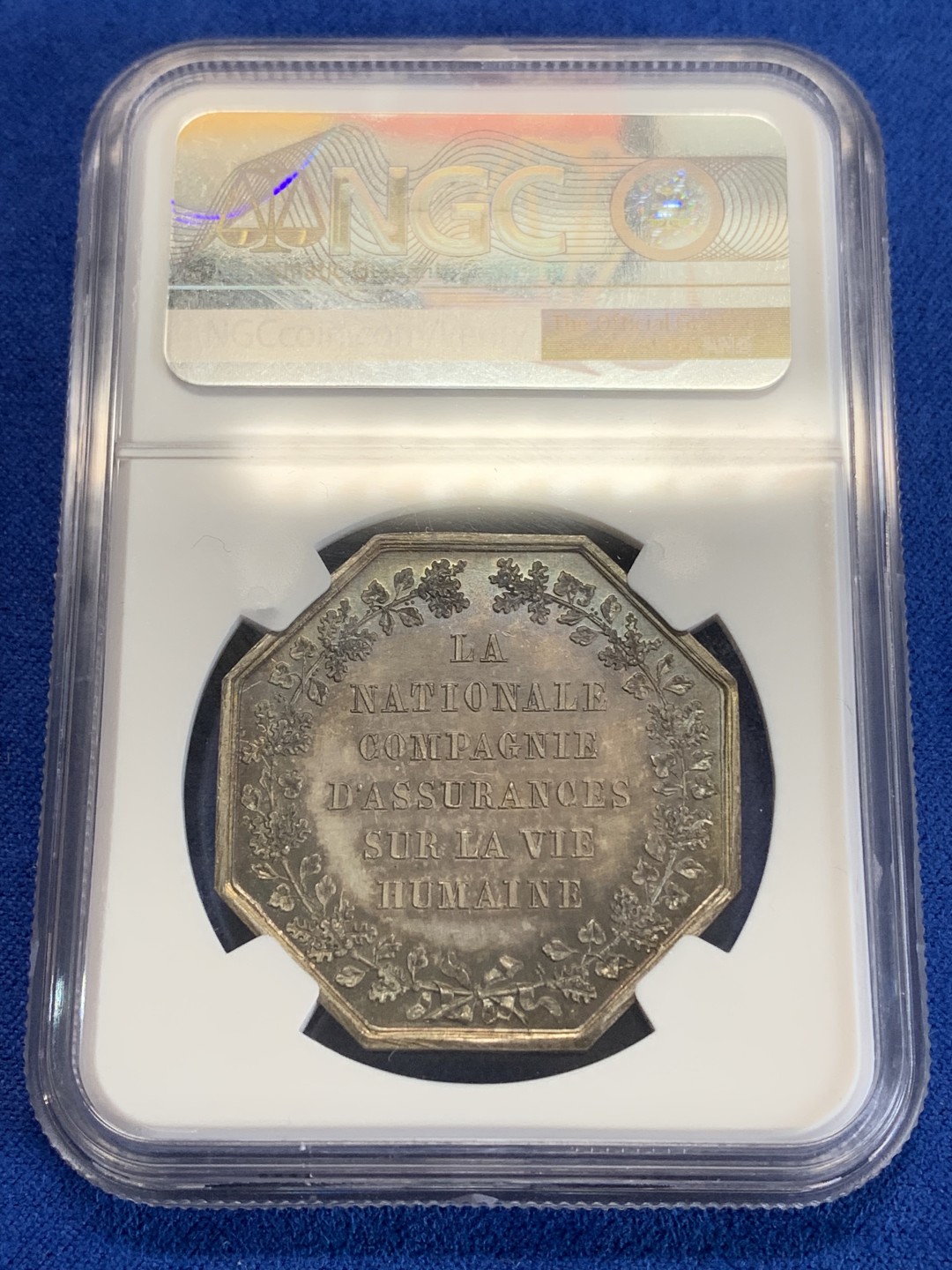 《竞宝斋》第157场-法国八角与章 专场！周日，周一，周四 3场 (全场包邮) NGC-MS65 法国 八角银质代币 国家火灾保险公司，蜜蜂边铭（1860-1879）罕见的底板异常干净且金红色漂亮的包浆，难得一见的极品