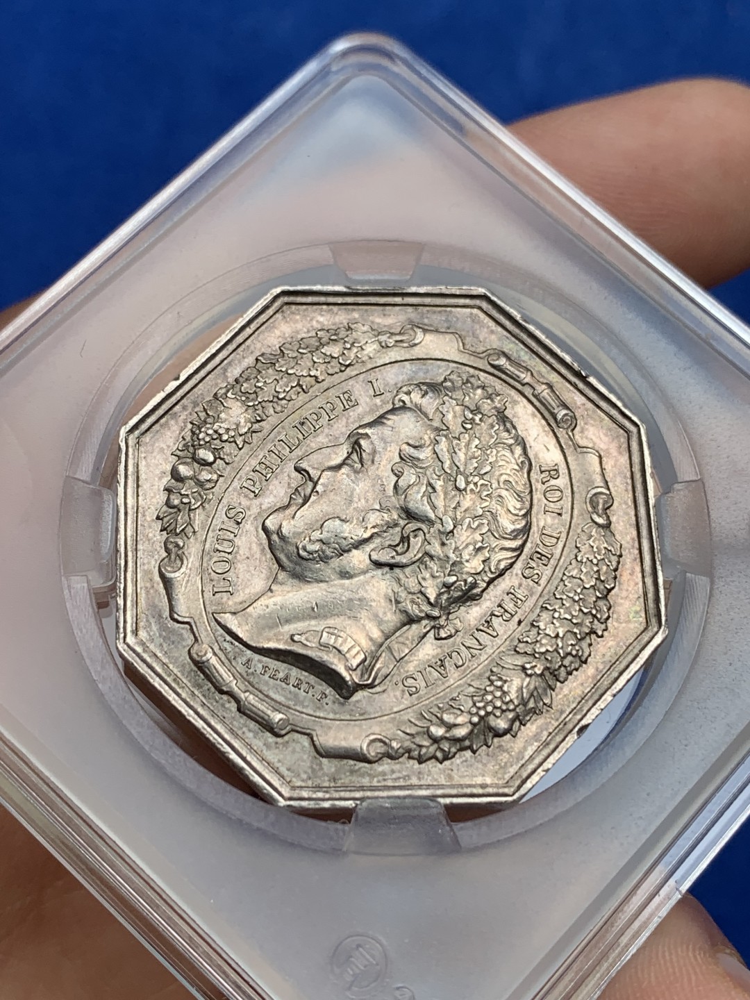 《竞宝斋》第157场-法国八角与章 专场！周日，周一，周四 3场 (全场包邮) 法国八角银质代币，凤凰火灾保险，菲利普一世，少见版本，背面外圈铭文为阴刻，23.2g，36.3mm，手指边铭