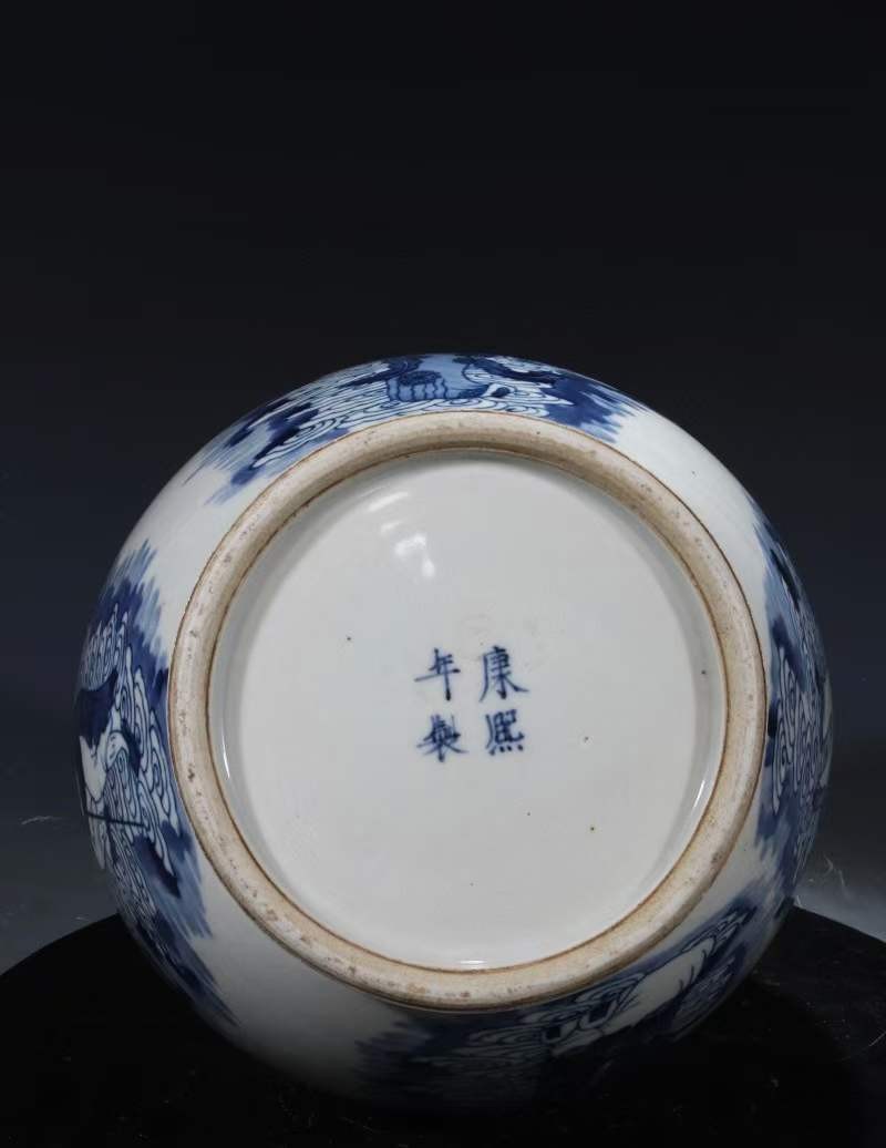 旧藏 识款【康熙年制】青花八仙托八宝纹葫芦瓶