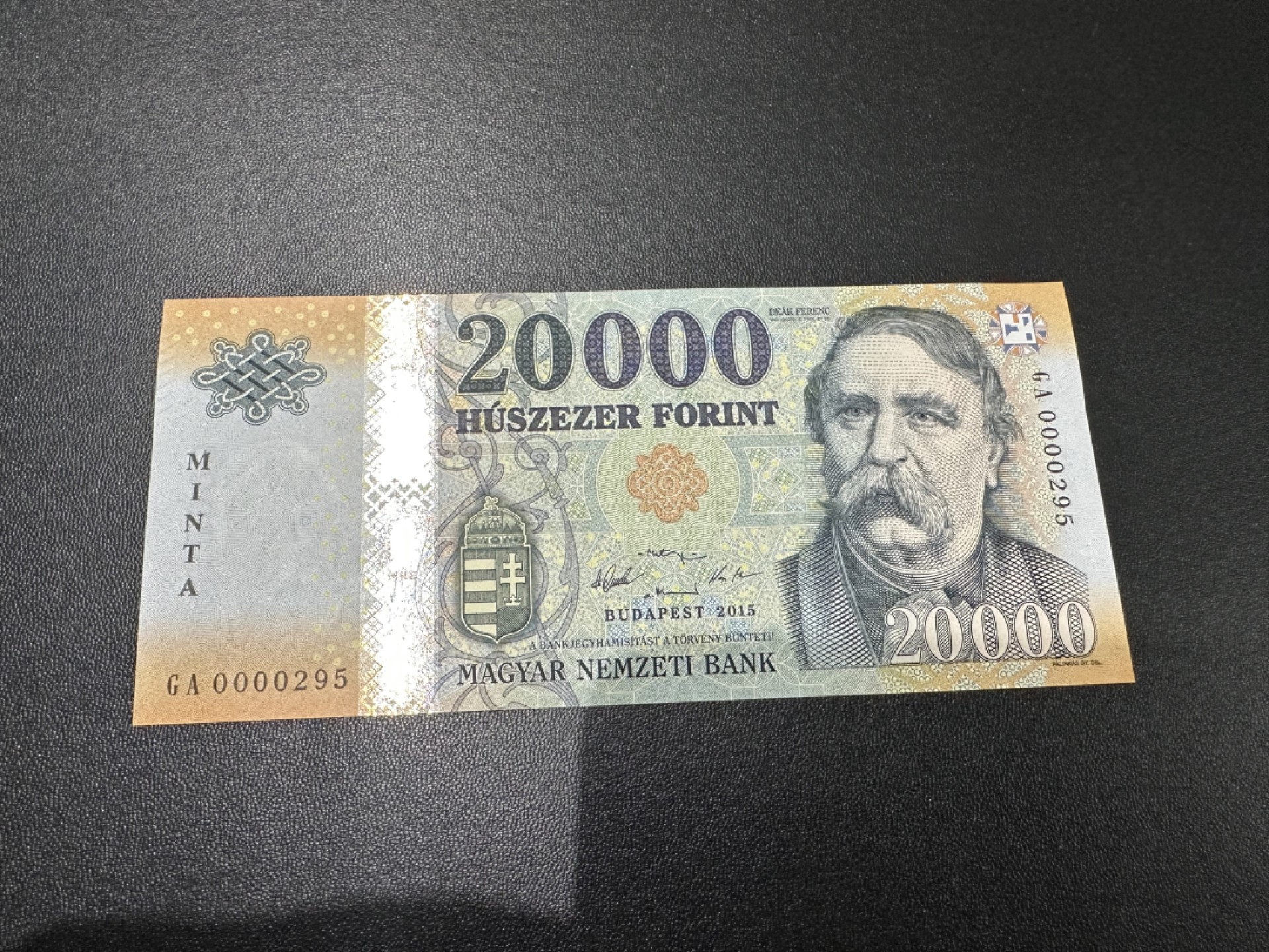 《外钞收藏家》第二百六十九期 匈牙利2万福林 百位号 全新UNC 样钞
