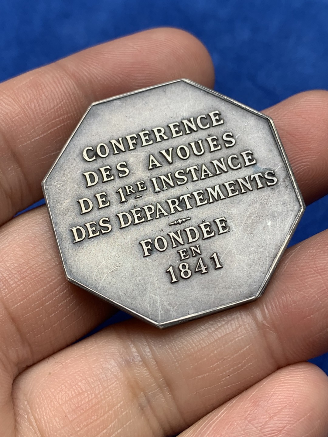 《竞宝斋》第157场-法国八角与章 专场！周日，周一，周四 3场 (全场包邮) 法国八角银质代币，一审代理人会议，经典的天马行空设计，22.68g，37.2mm，野猪头边铭