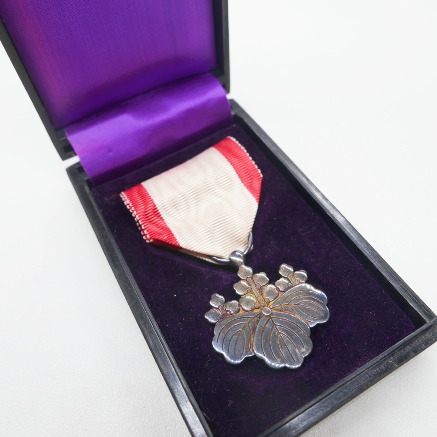 交易所2023-4-22群拍 日本八等白叶章，银质原盒