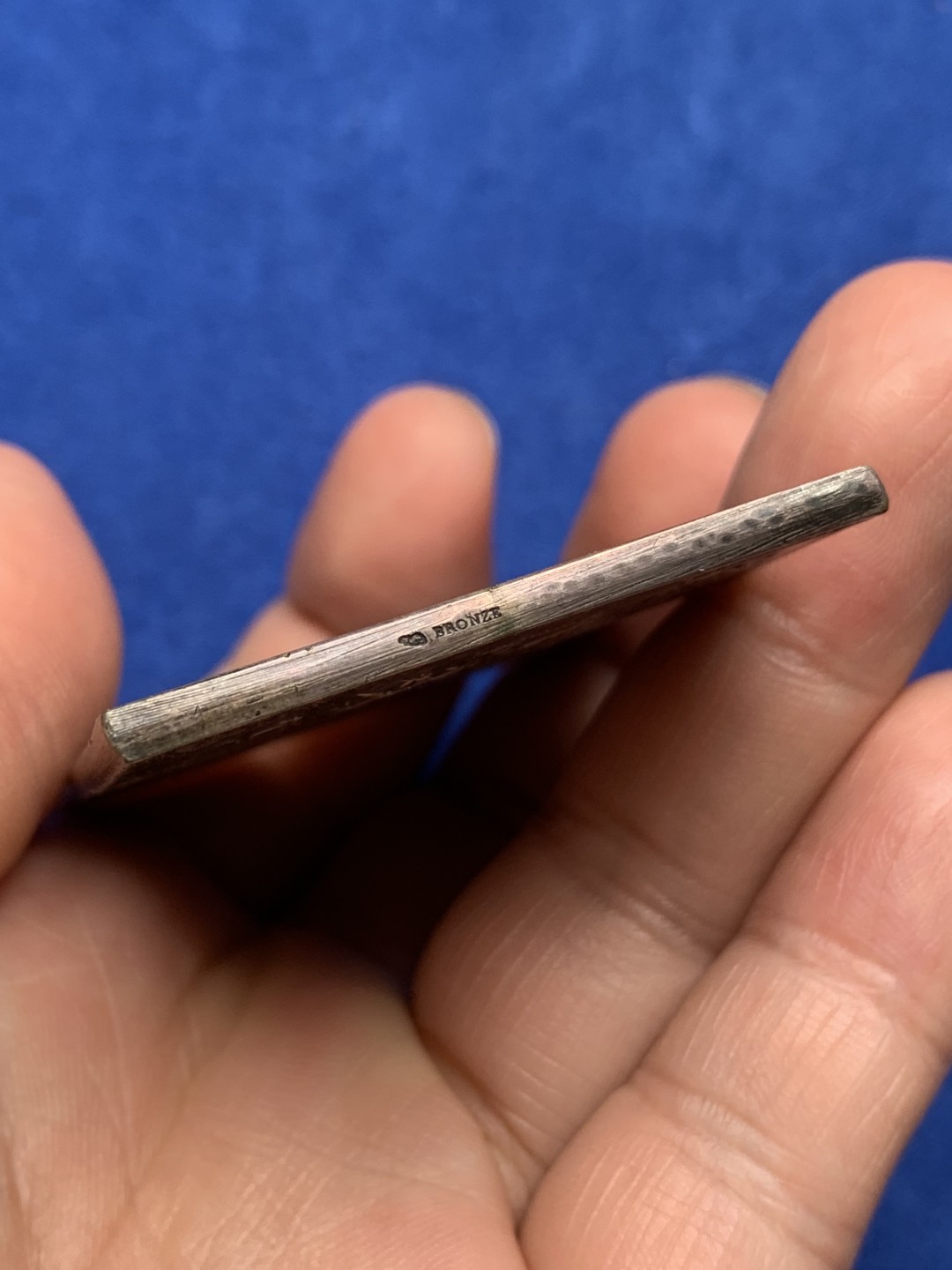 《竞宝斋》第157场-法国八角与章 专场！周日，周一，周四 3场 (全场包邮) 法国方形镀银铜章，1902年依云温泉落成典礼，66.25g，44.2*63.8mm，背面是从湖上看艾维昂市的景观