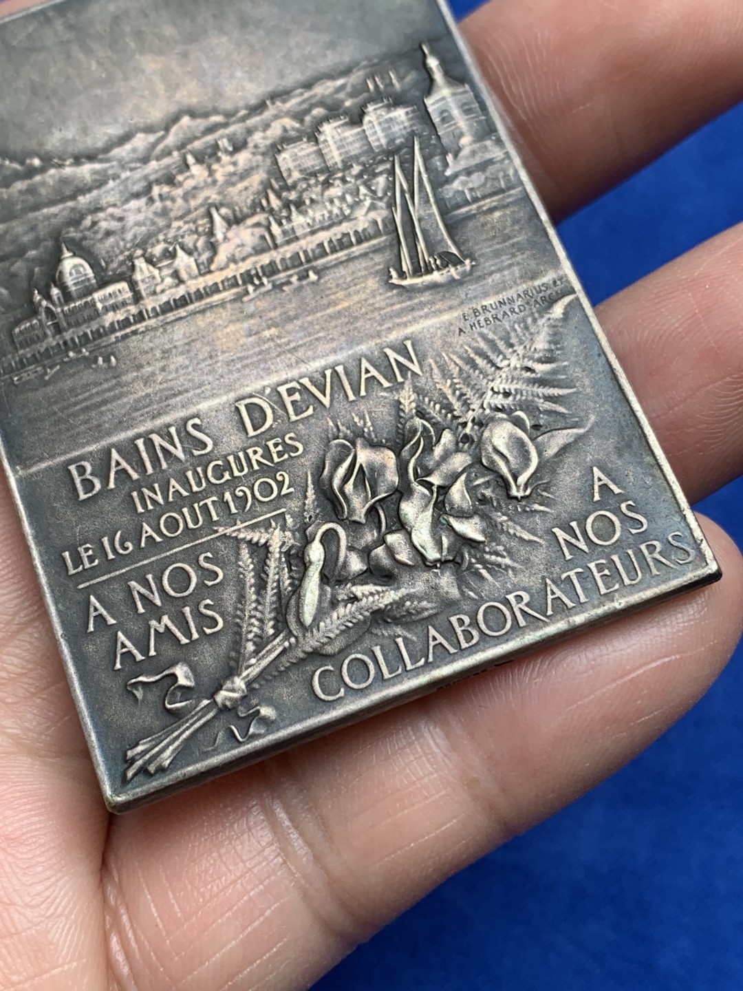 《竞宝斋》第157场-法国八角与章 专场！周日，周一，周四 3场 (全场包邮) 法国方形镀银铜章，1902年依云温泉落成典礼，66.25g，44.2*63.8mm，背面是从湖上看艾维昂市的景观