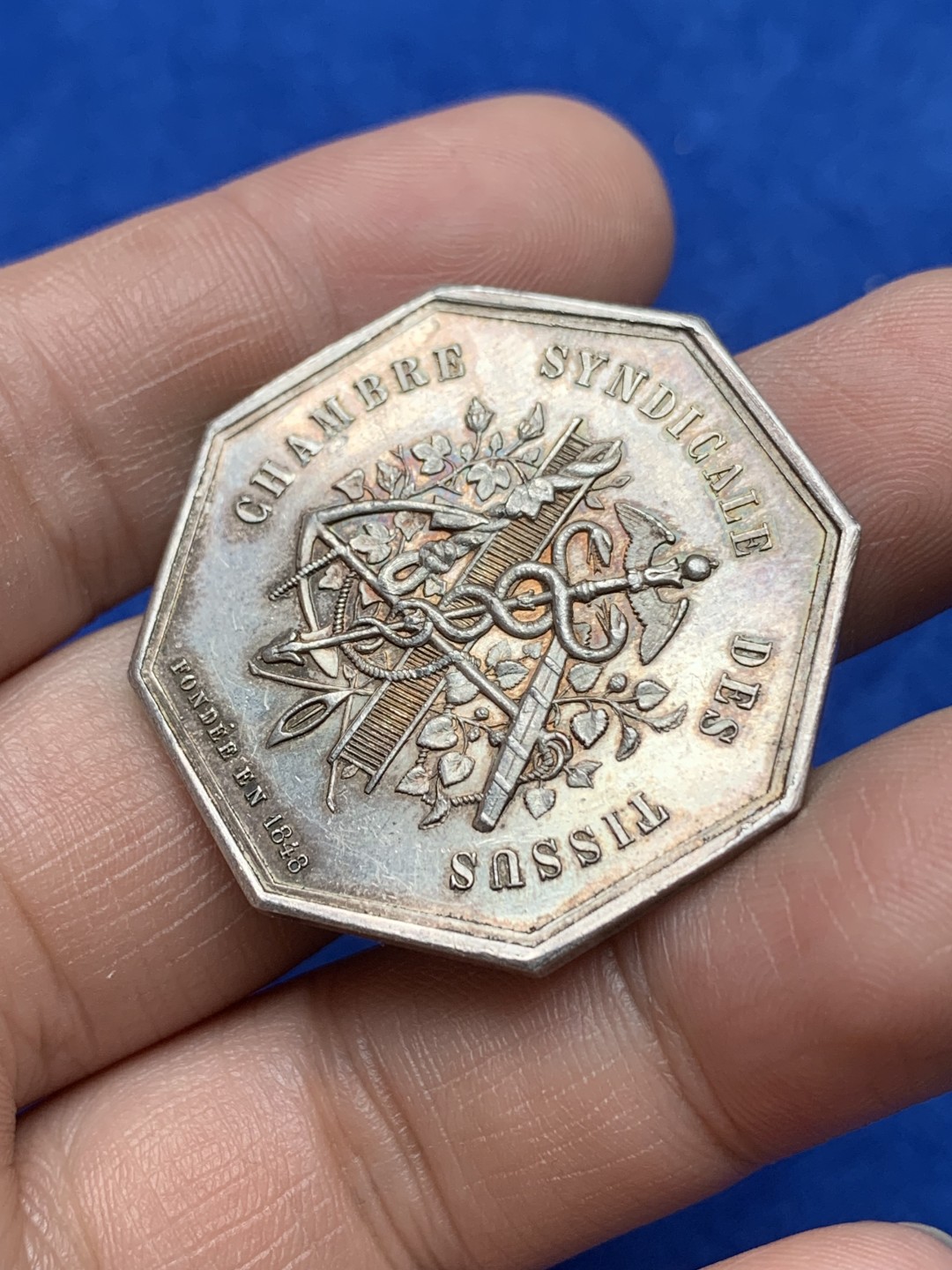 《竞宝斋》第157场-法国八角与章 专场！周日，周一，周四 3场 (全场包邮) 法国八角银质代币，塞纳河工会，18.61g，35.5mm，丰饶角边铭，金色包浆