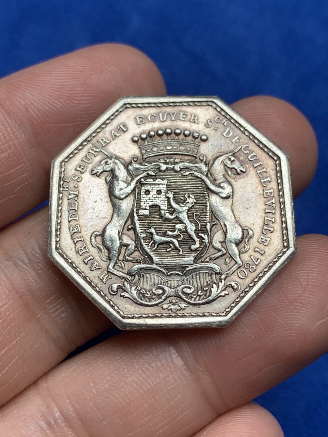 《竞宝斋》第157场-法国八角与章 专场！周日，周一，周四 3场 (全场包邮) 法国八角银质代币，1780年奥尔良市政厅，13.36g，32.4mm，早期无边铭，乾隆年的东西