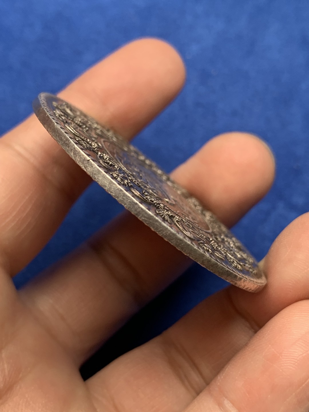 《竞宝斋》第157场-法国八角与章 专场！周日，周一，周四 3场 (全场包邮) 瑞士巴塞尔城市景观银章，珠状圆圈内港口有七艘船，背面带巴塞尔手臂的有翼龙，位于各种盾牌的中心圆内，38.16g，52mm，925银 1958铸造