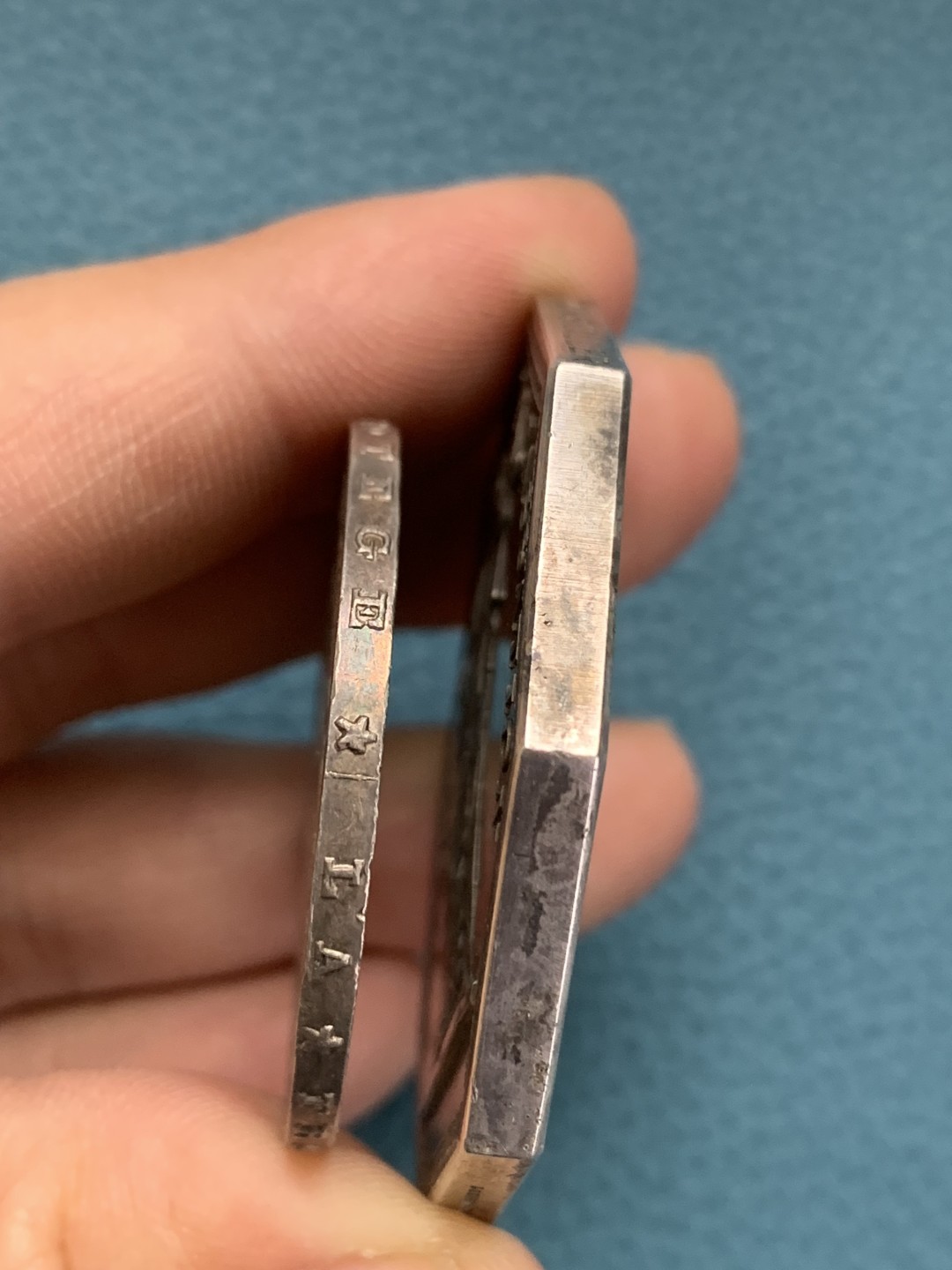 《竞宝斋》第157场-法国八角与章 专场！周日，周一，周四 3场 (全场包邮) 法国八角银质代币，1835年最高法院，左手持天平，右手指法律的忒弥斯，66.91g，46.5mm，丰饶角边铭，泰坦八角，老包浆 （大力神仅作参考）