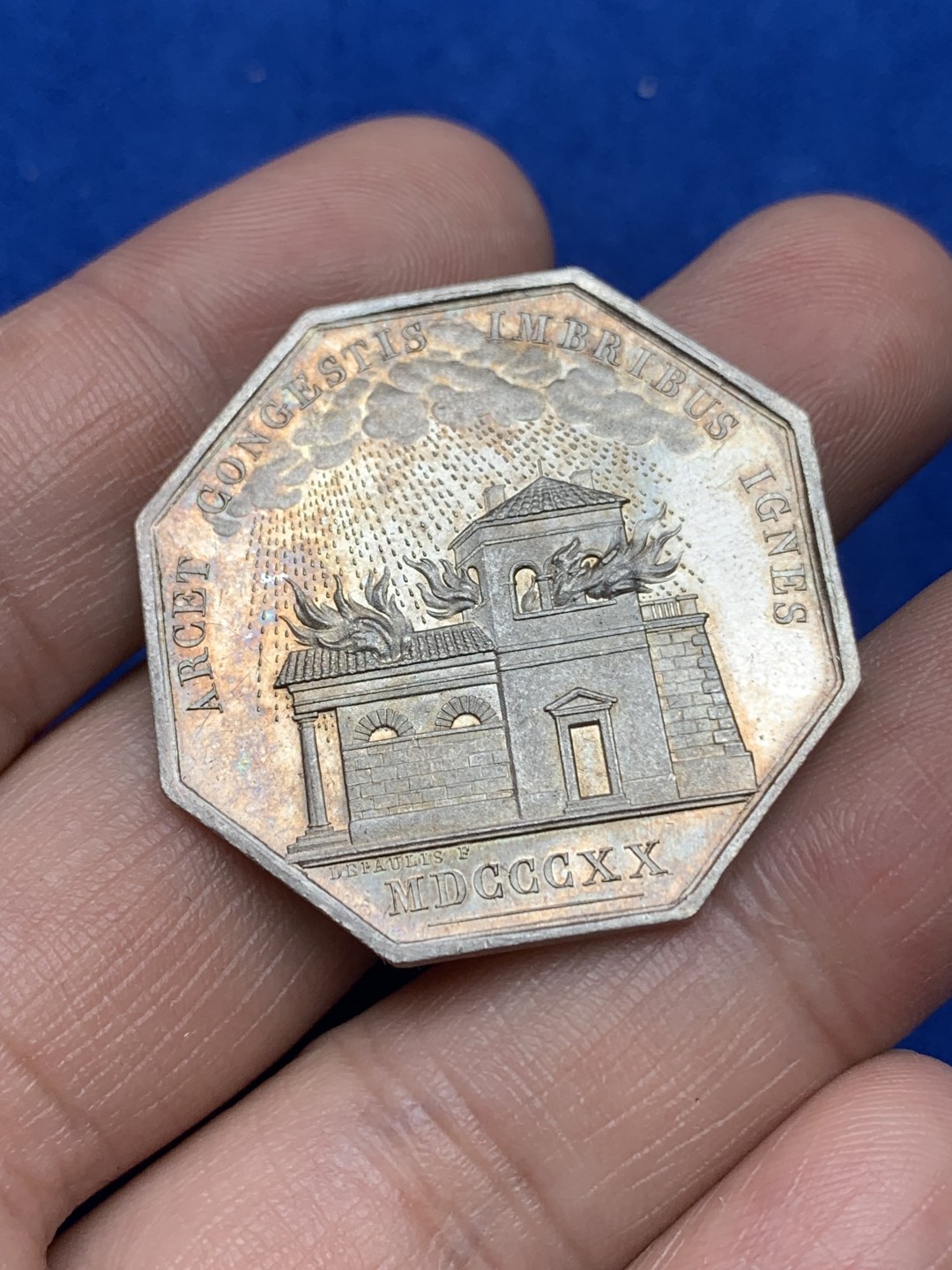 《竞宝斋》第157场-法国八角与章 专场！周日，周一，周四 3场 (全场包邮) 法国八角银质代币，火灾互助保险，下雨收衫了，18.37g，34.8mm，丰饶角边铭，金色包浆