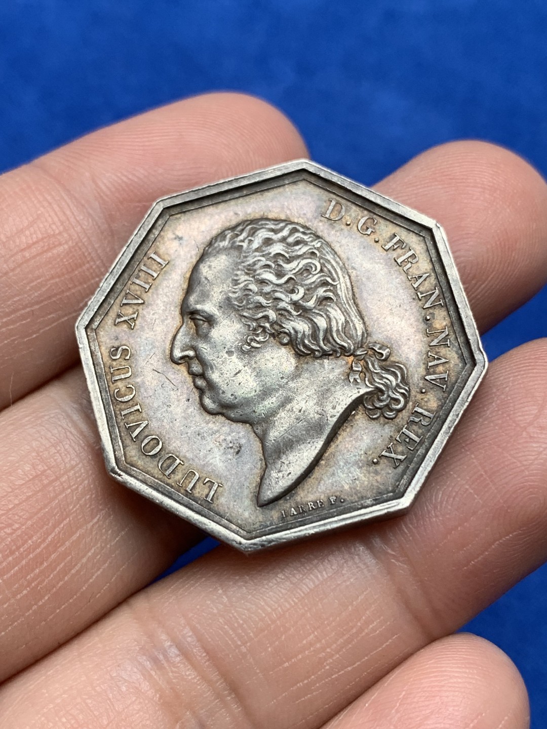 《竞宝斋》第157场-法国八角与章 专场！周日，周一，周四 3场 (全场包邮) 法国八角银质代币，1818年鲁昂地区人民，18.16g，32.6mm，早期无边铭，左脚扛旗，老包浆