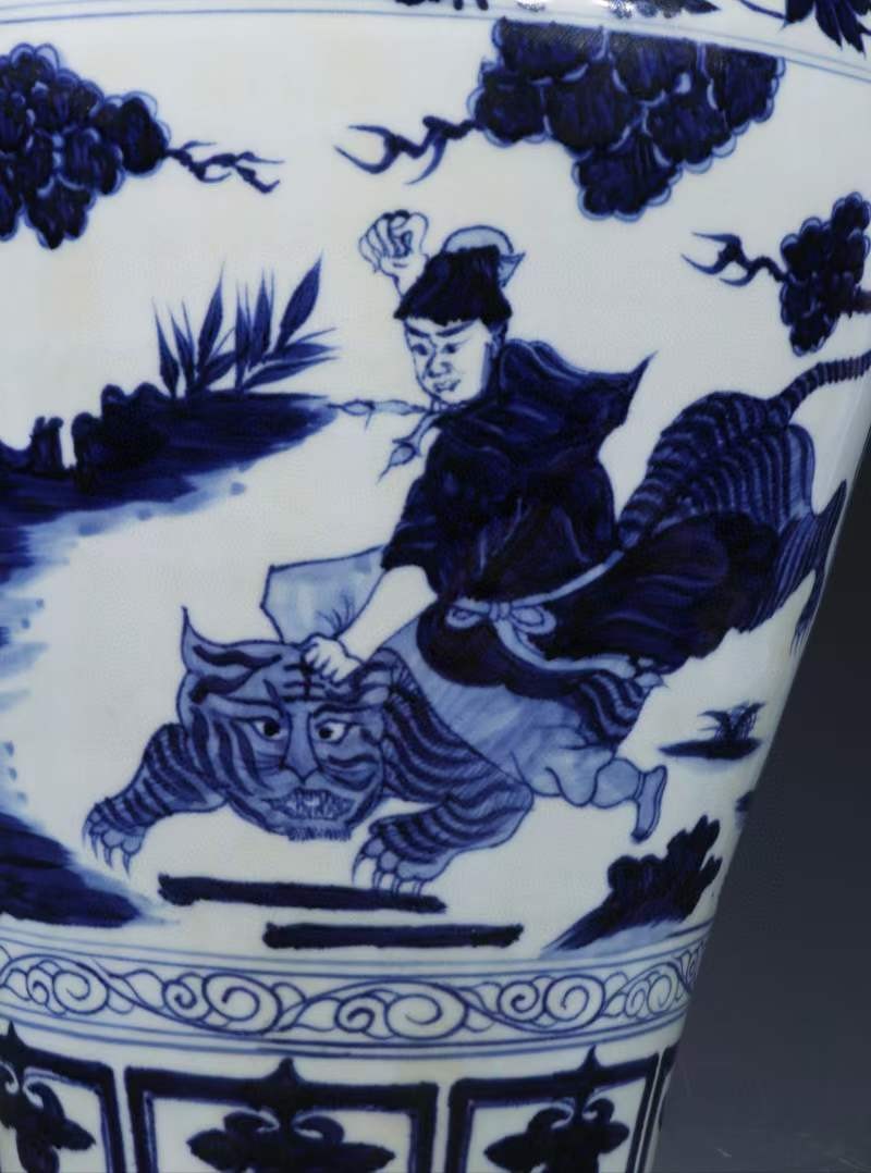 旧藏 元青花【武松打虎景阳冈】人物故事纹带盖梅瓶 旧藏 元青花【武松打虎景阳冈】人物故事纹带盖梅瓶