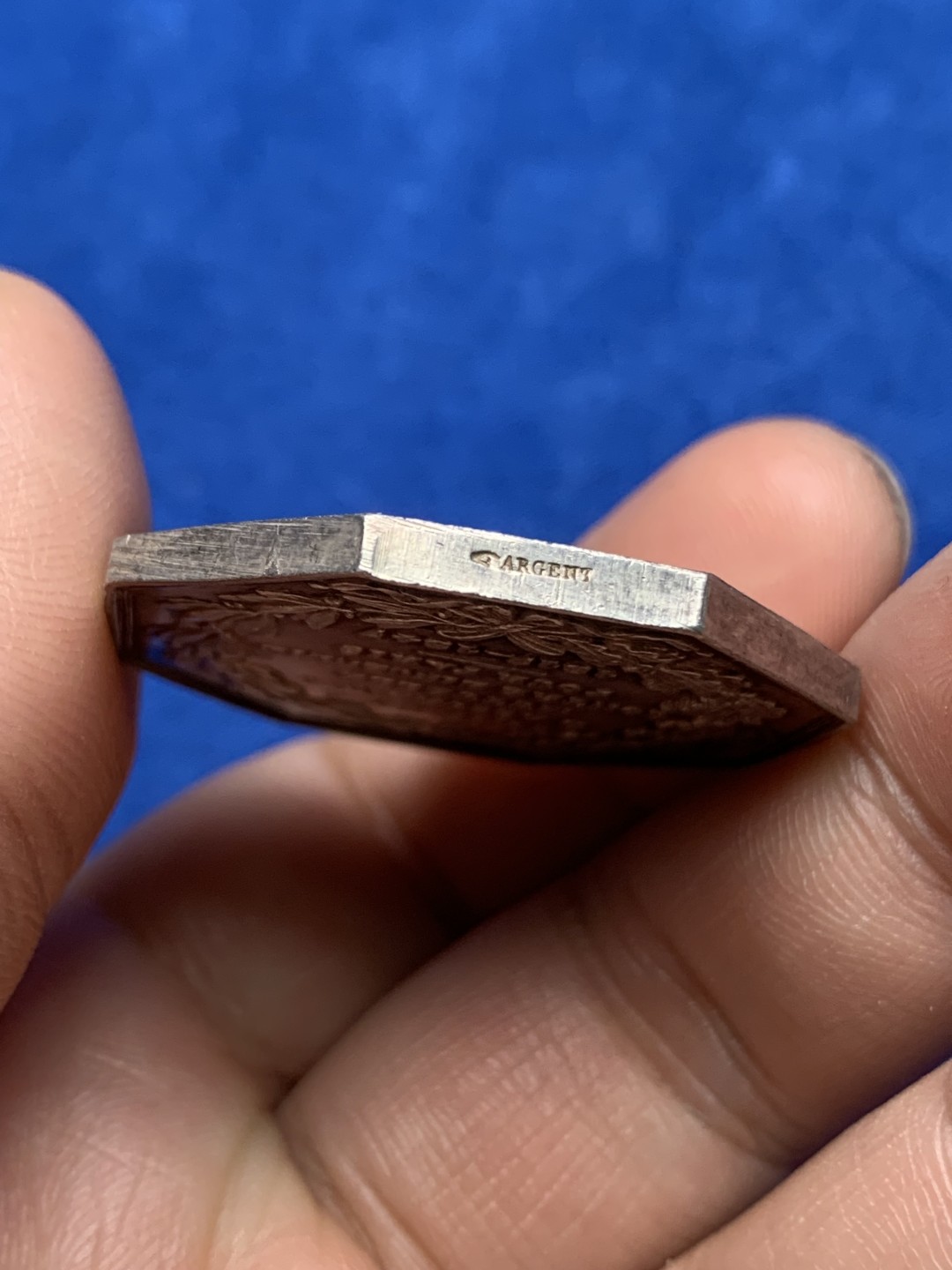 《竞宝斋》第157场-法国八角与章 专场！周日，周一，周四 3场 (全场包邮) 法国八角银质代币，巴黎火灾保险公司，23.22g，36mm，手指边铭，五彩包浆