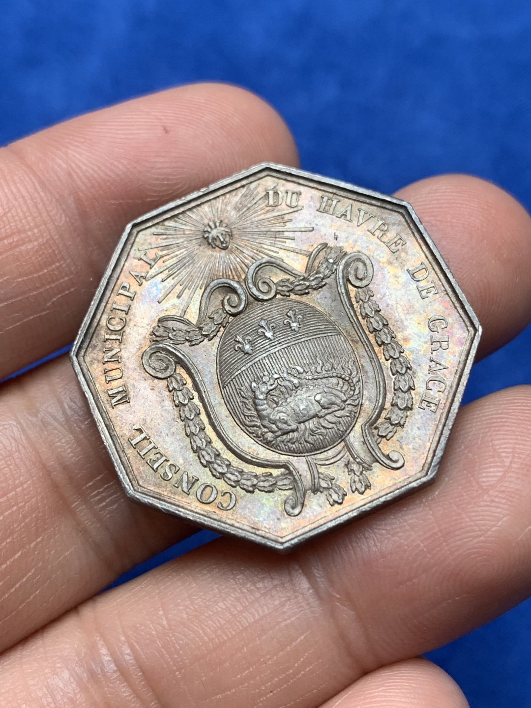 《竞宝斋》第157场-法国八角与章 专场！周日，周一，周四 3场 (全场包邮) 法国八角银质代币，1824年诺曼底地区勒阿弗尔市政委员会，正面路易十八，背面典型的地区火龙纹章，13.19g，31.8mm，早期无边铭，原味金黄包浆
