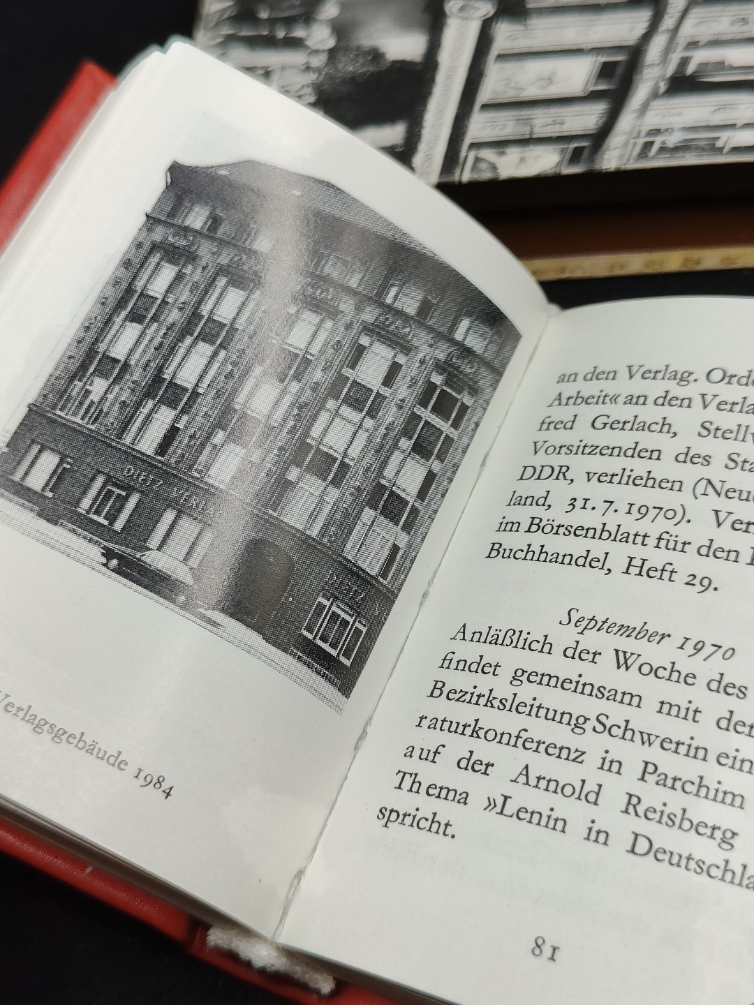全场0元起拍 第50期 咸鱼国勋章拍卖专场 4月26日（周三）下午6：00开始 东德袖珍书，200页左右