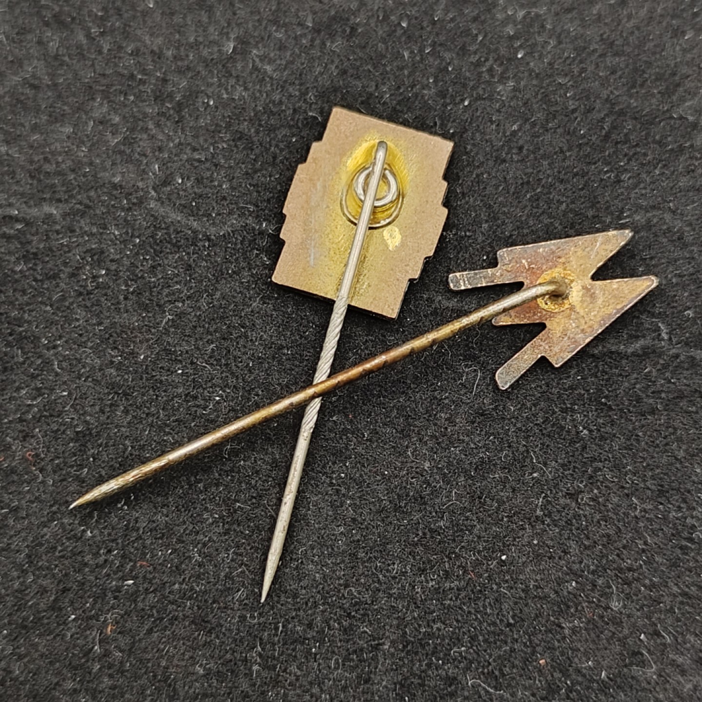 全场0元起拍 第50期 咸鱼国勋章拍卖专场 4月26日（周三）下午6：00开始 德国莱比锡博览会徽章两个