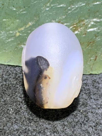精美亚光高玉化海洋玉髓手工俏色巧雕阴阳随形桶珠一个 - 精美亚光高玉化海洋玉髓手工俏色巧雕阴阳随形桶珠一个